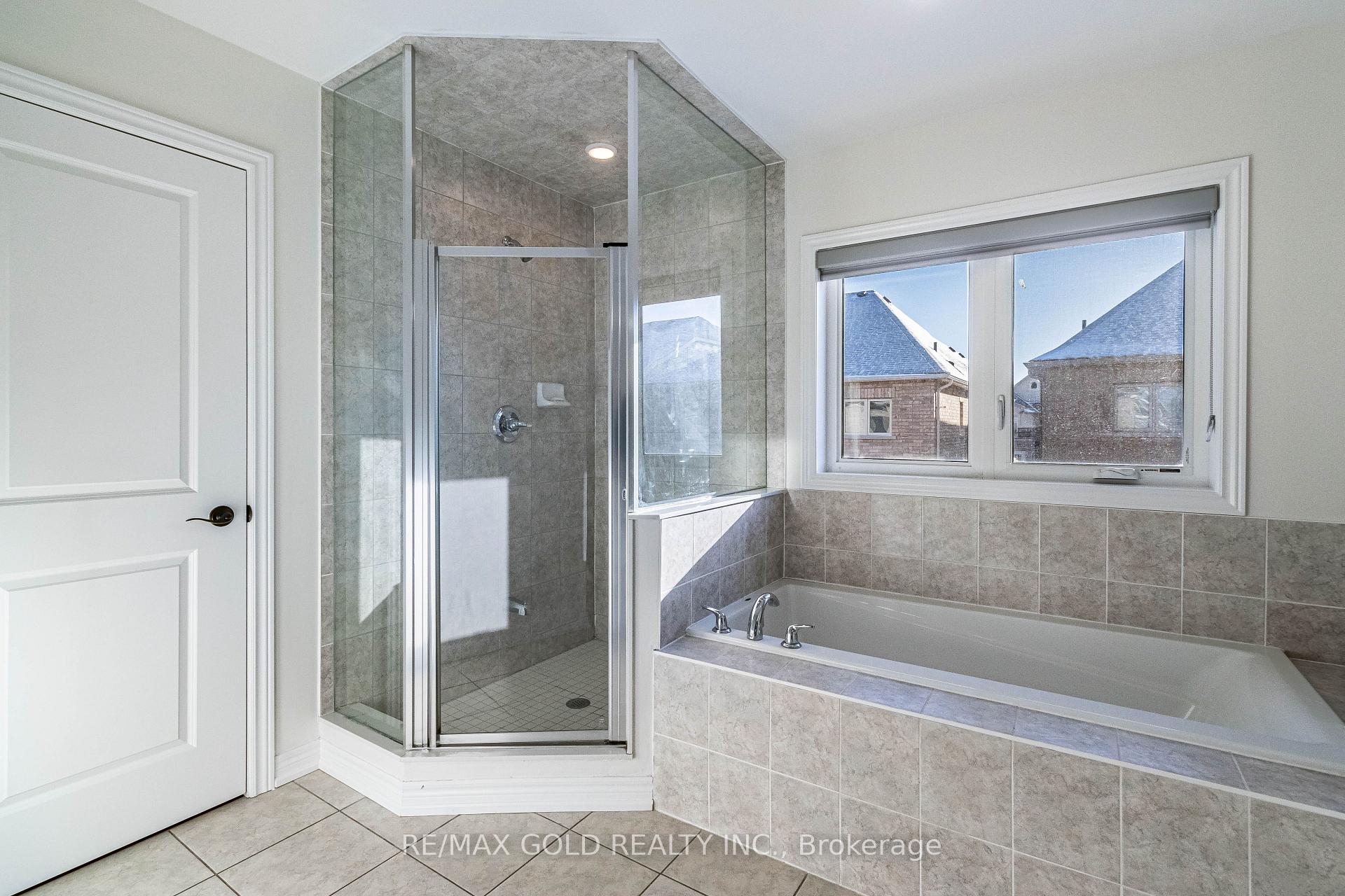 Photo 19 of 97 Benhurst Crescent, Brampton, Northwest Brampton — HOMEH