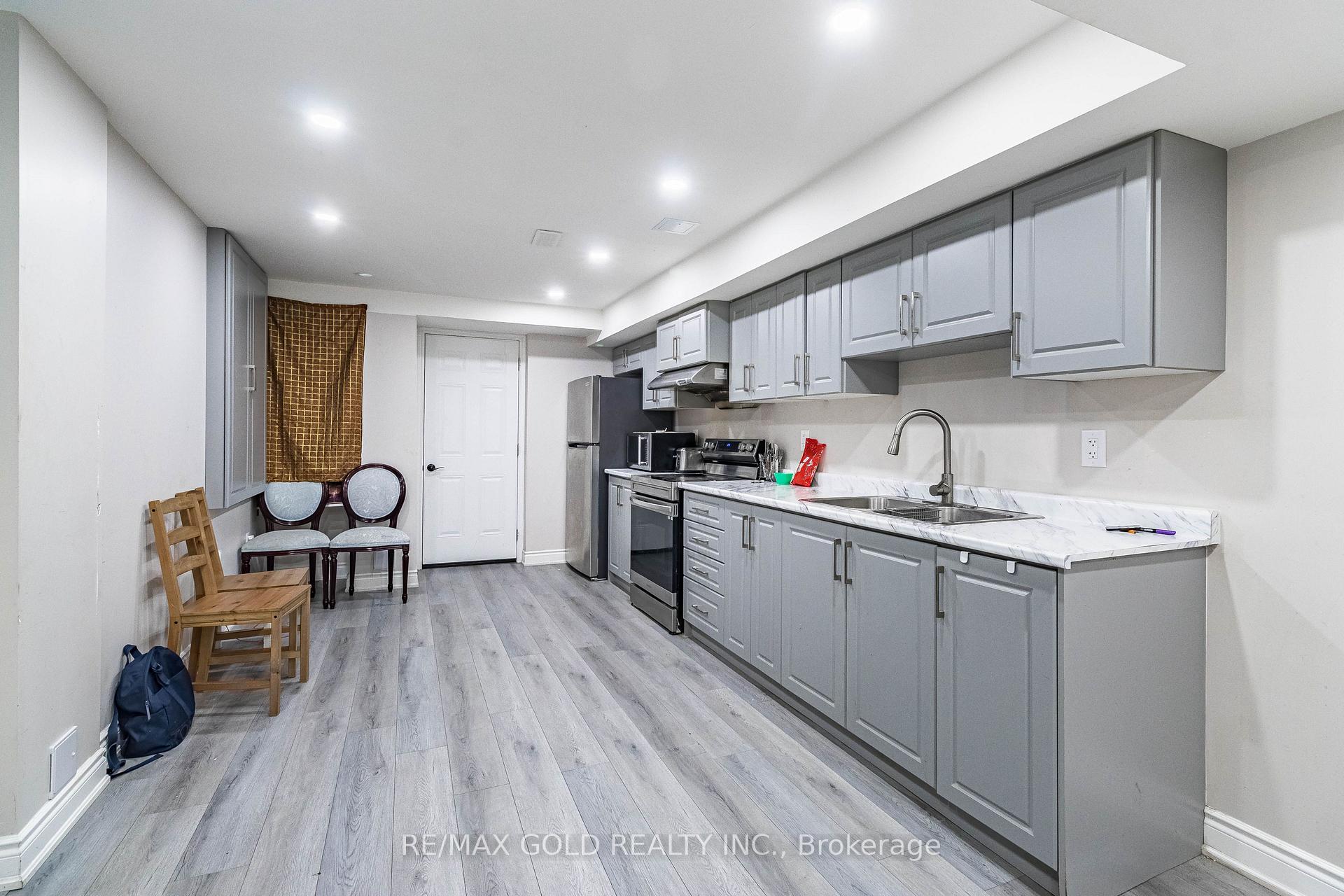 Photo 29 of 97 Benhurst Crescent, Brampton, Northwest Brampton — HOMEH
