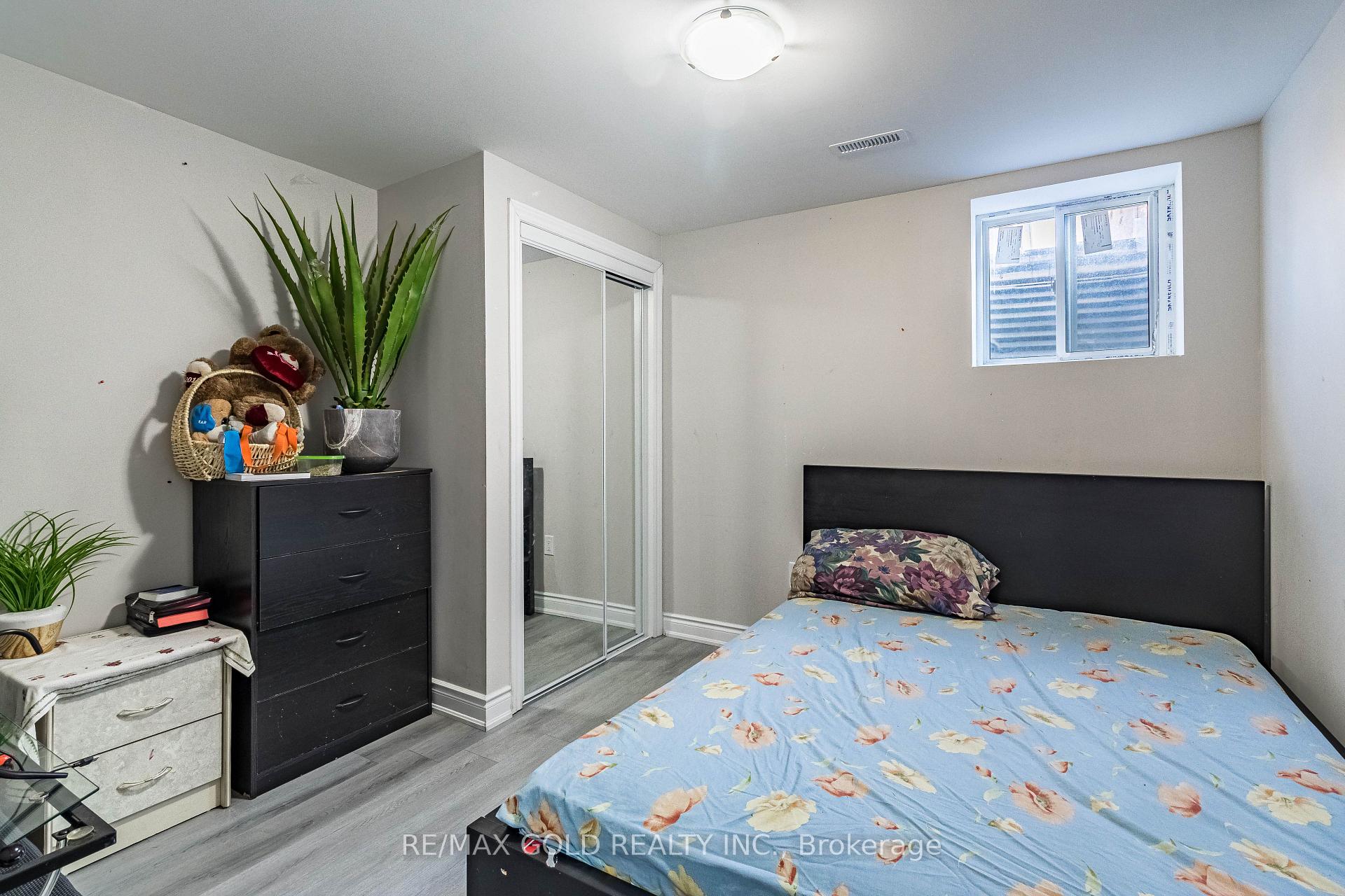 Photo 27 of 97 Benhurst Crescent, Brampton, Northwest Brampton — HOMEH