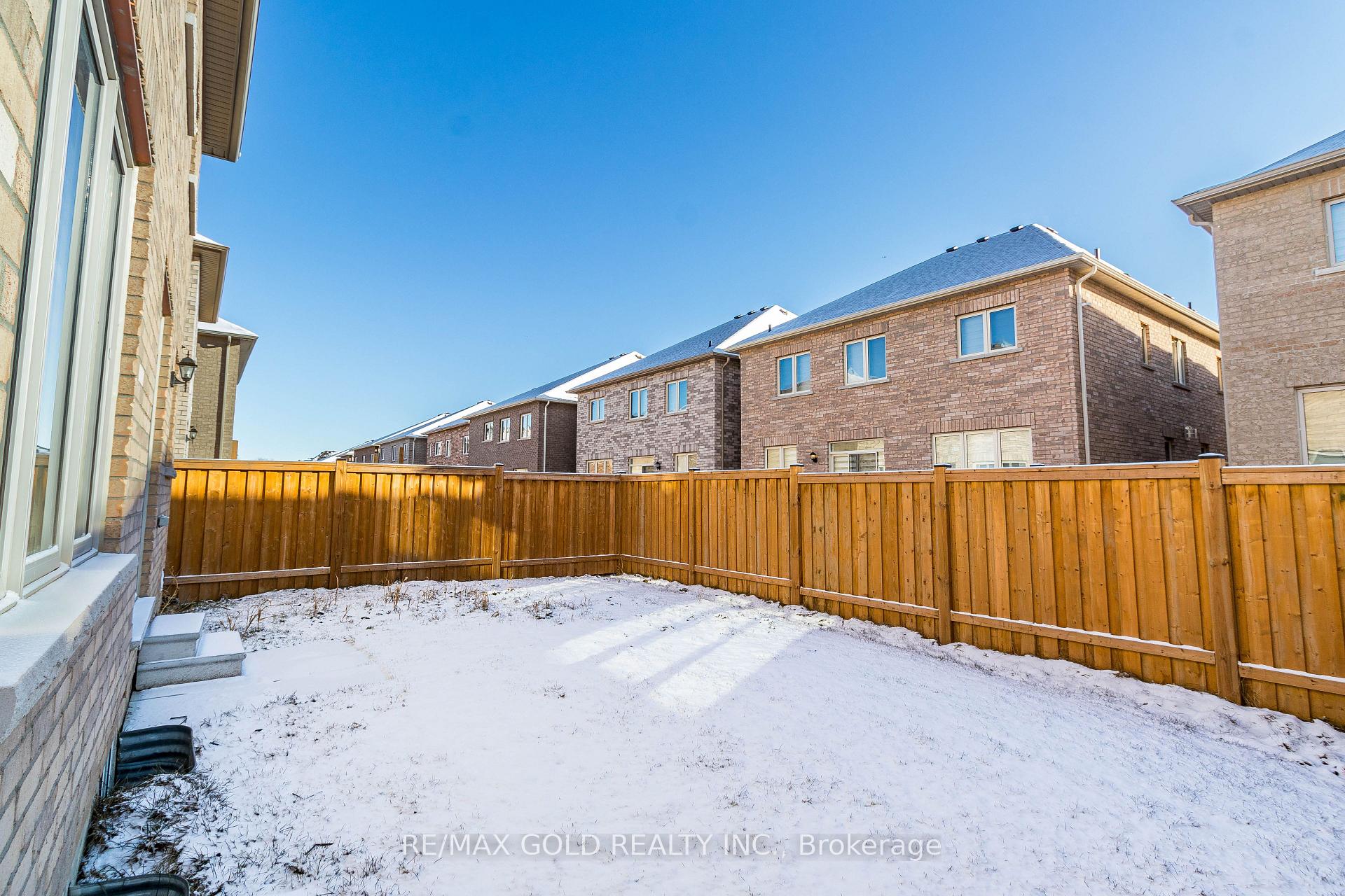 Photo 32 of 97 Benhurst Crescent, Brampton, Northwest Brampton — HOMEH