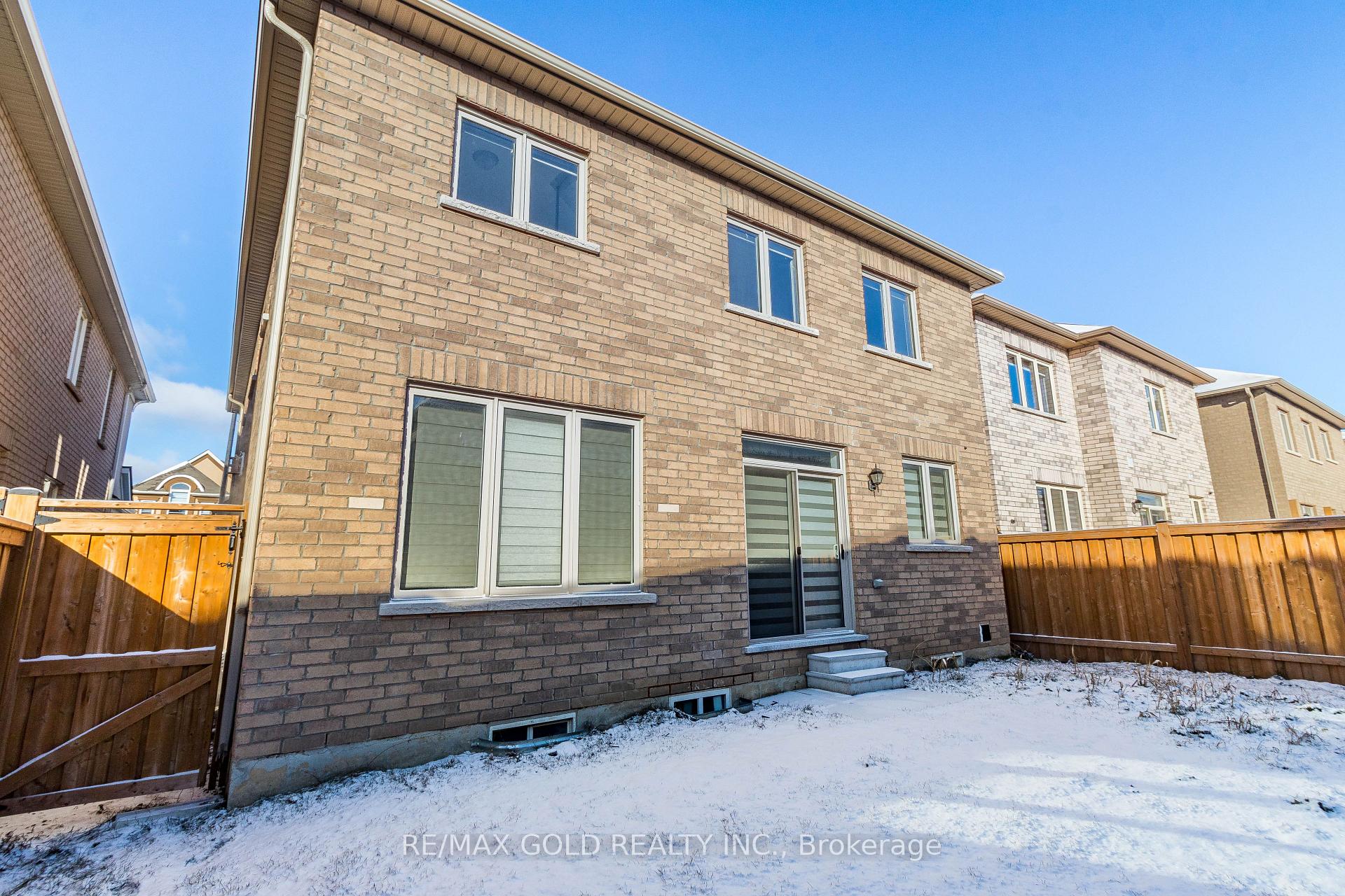 Photo 33 of 97 Benhurst Crescent, Brampton, Northwest Brampton — HOMEH