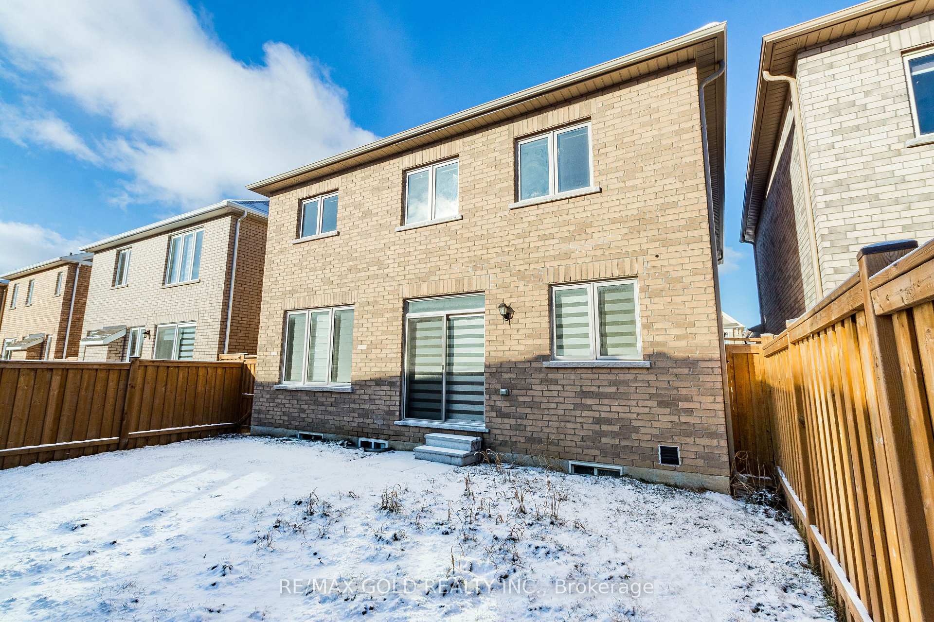 Photo 34 of 97 Benhurst Crescent, Brampton, Northwest Brampton — HOMEH