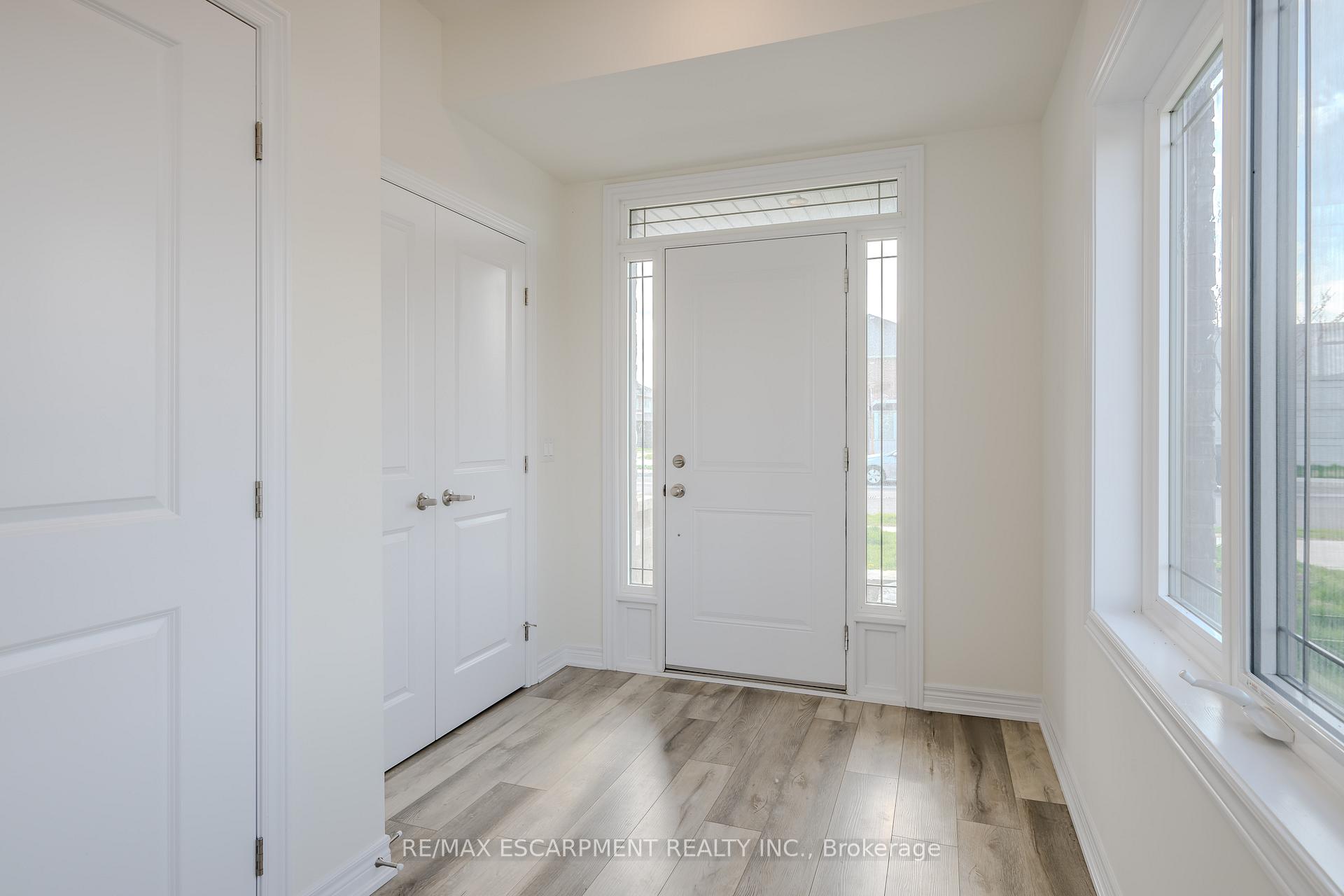 Photo 2 of 11 Rachel Drive, Hamilton, Stoney Creek — HOMEH