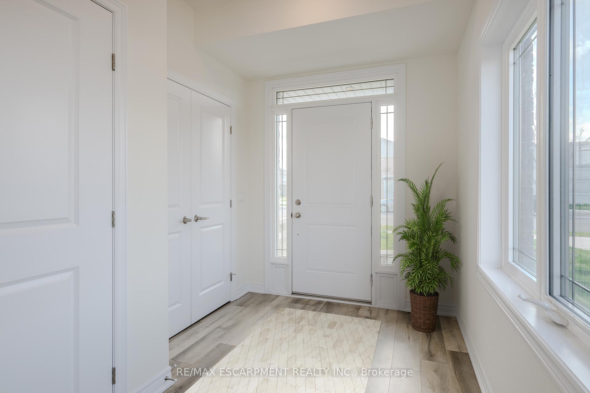 Photo 4 of 11 Rachel Drive, Hamilton, Stoney Creek — HOMEH