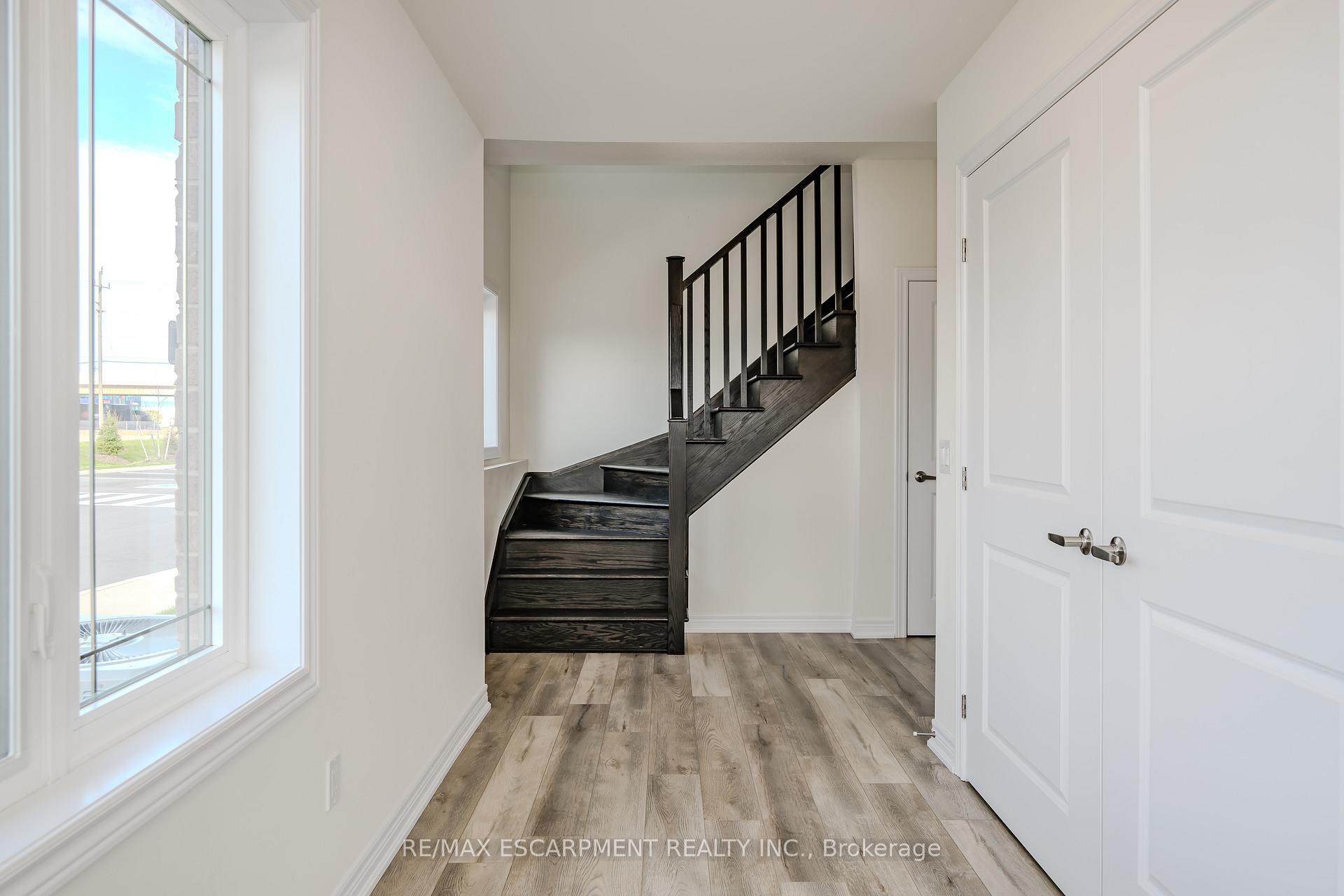 Photo 8 of 11 Rachel Drive, Hamilton, Stoney Creek — HOMEH