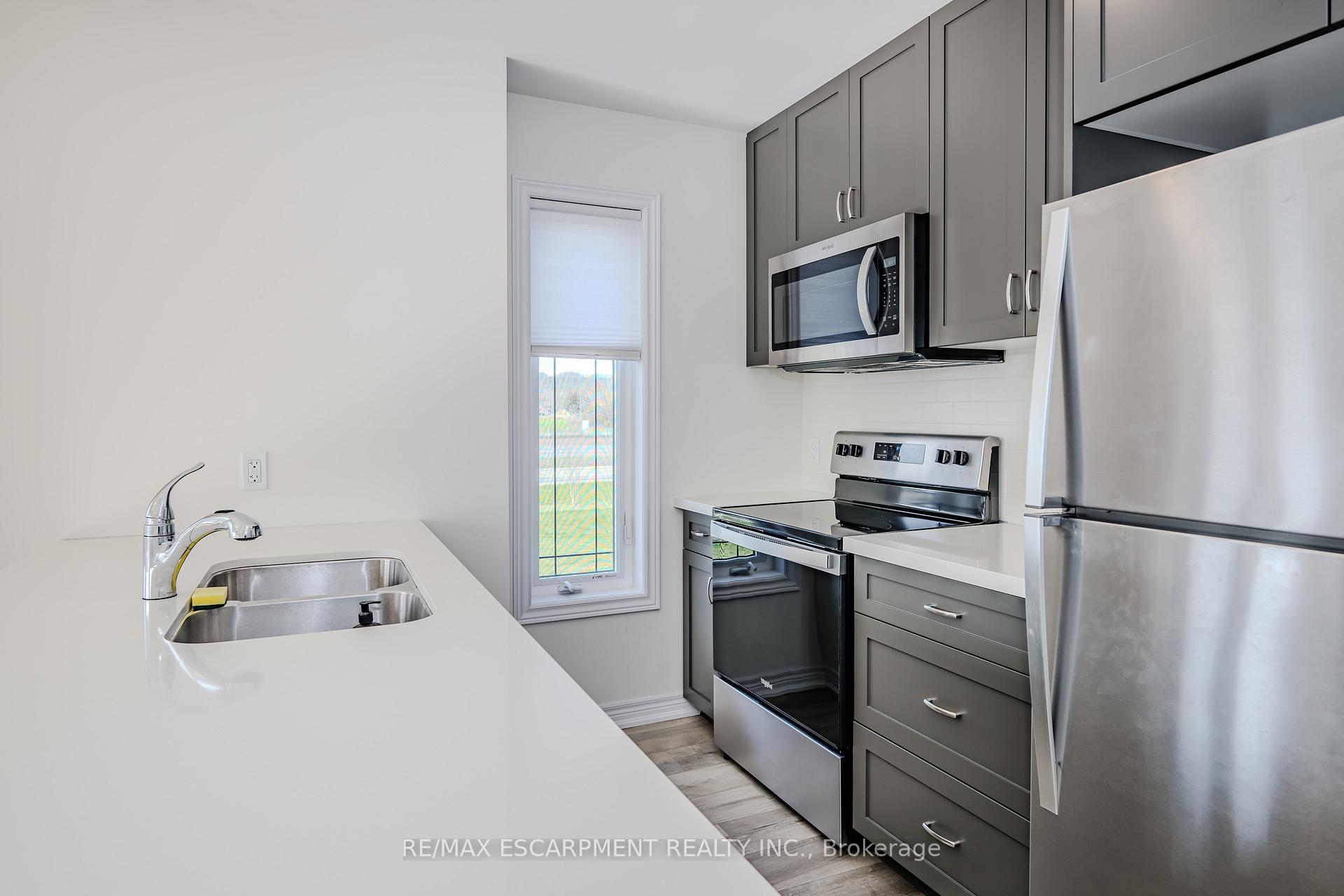 Photo 10 of 11 Rachel Drive, Hamilton, Stoney Creek — HOMEH