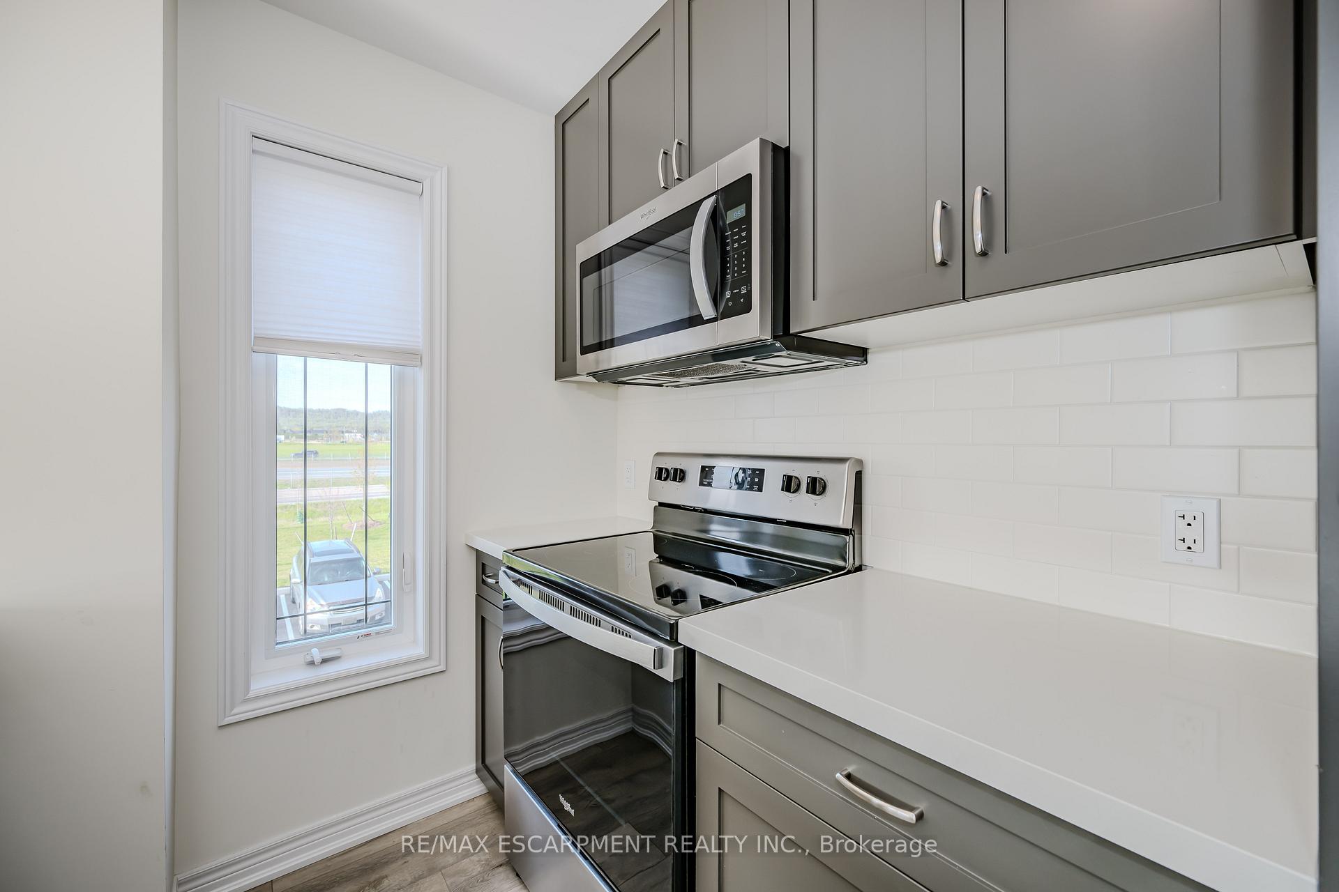Photo 12 of 11 Rachel Drive, Hamilton, Stoney Creek — HOMEH