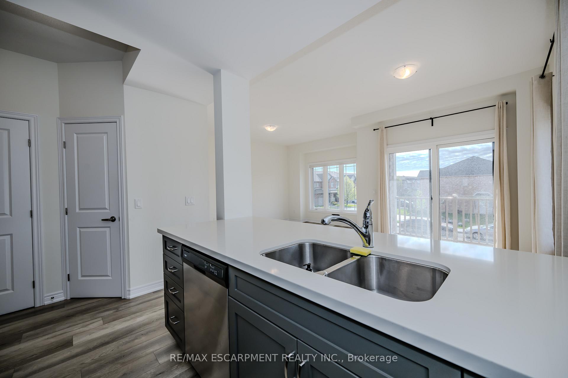 Photo 9 of 11 Rachel Drive, Hamilton, Stoney Creek — HOMEH