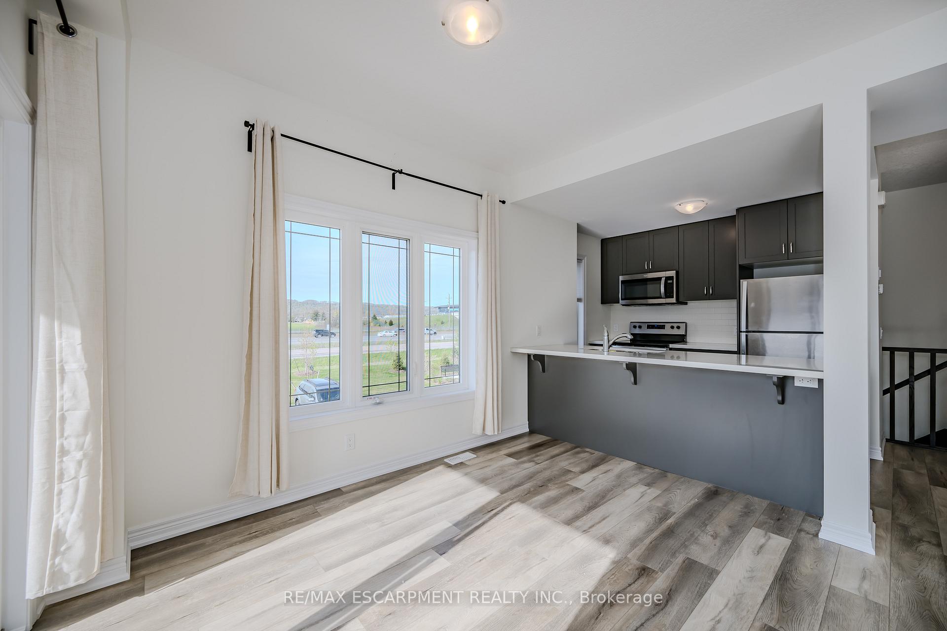 Photo 13 of 11 Rachel Drive, Hamilton, Stoney Creek — HOMEH