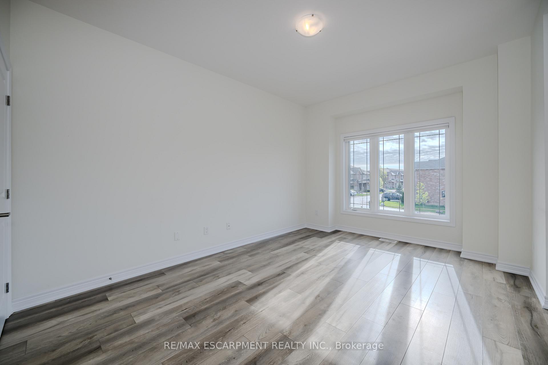 Photo 14 of 11 Rachel Drive, Hamilton, Stoney Creek — HOMEH
