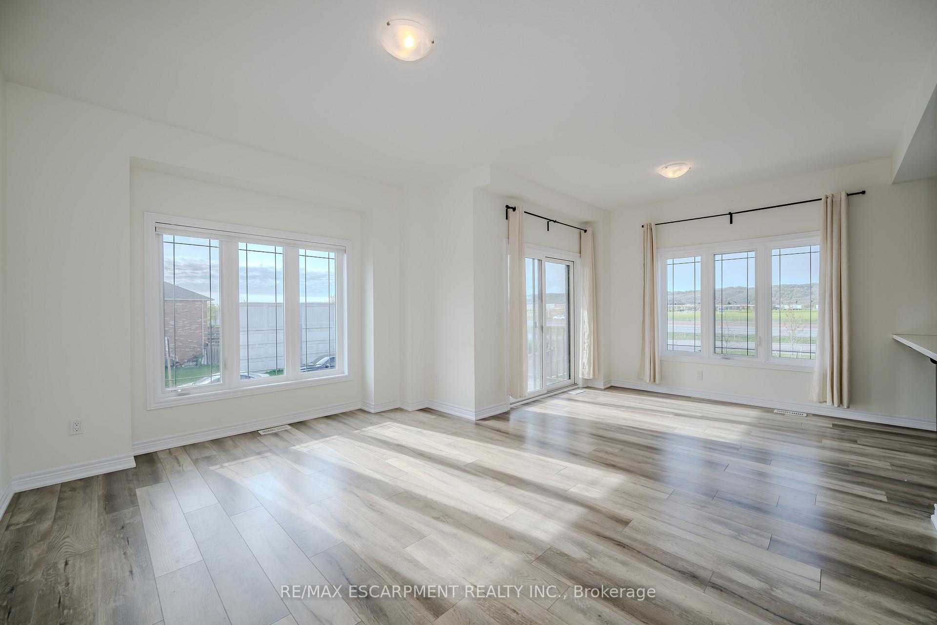 Photo 16 of 11 Rachel Drive, Hamilton, Stoney Creek — HOMEH