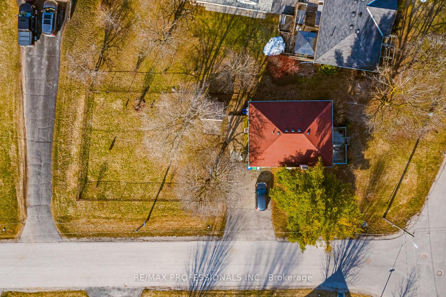 Photo 3 of 31 Norton Boulevard, Caledon, Bolton East — HOMEH