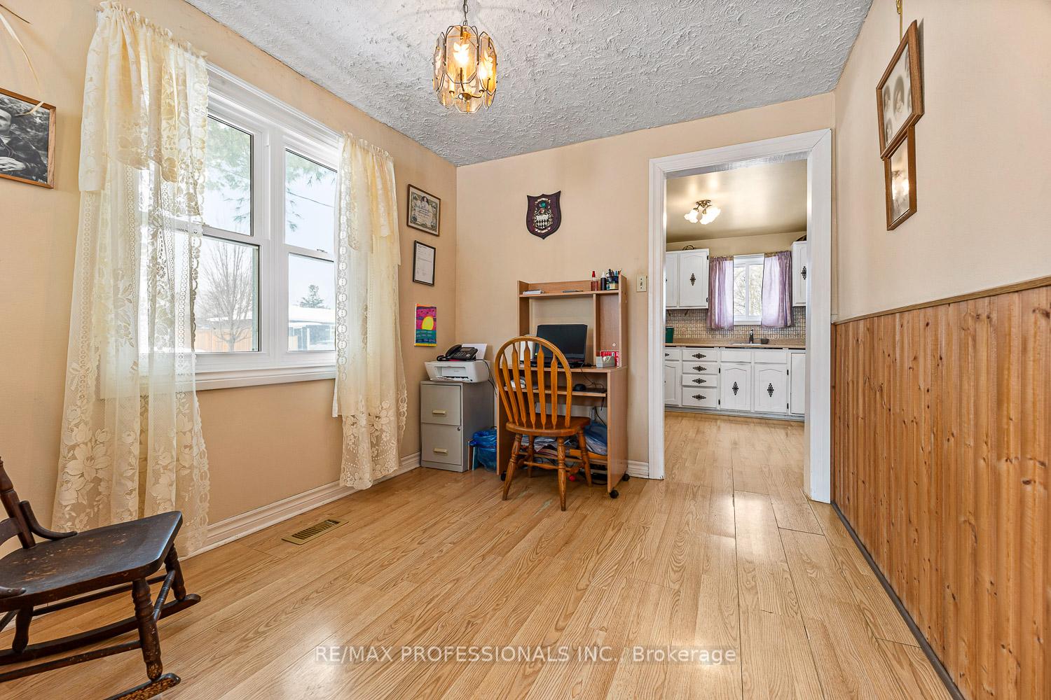 Photo 8 of 31 Norton Boulevard, Caledon, Bolton East — HOMEH