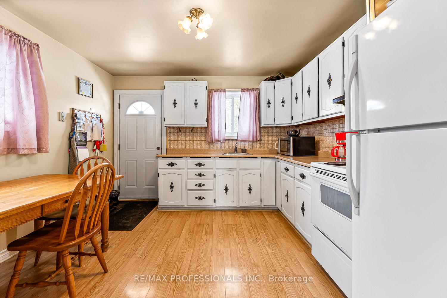 Photo 6 of 31 Norton Boulevard, Caledon, Bolton East — HOMEH