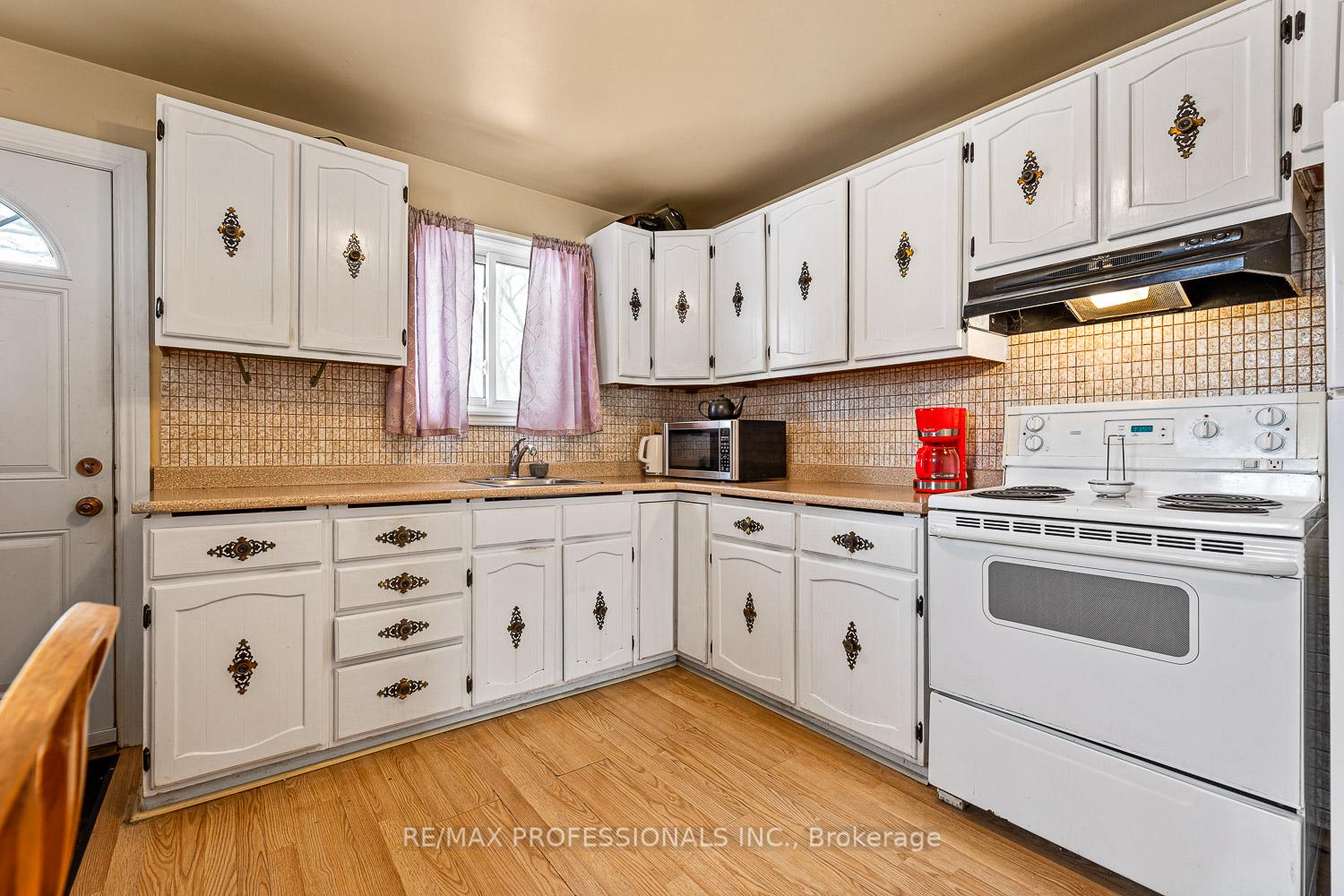 Photo 12 of 31 Norton Boulevard, Caledon, Bolton East — HOMEH