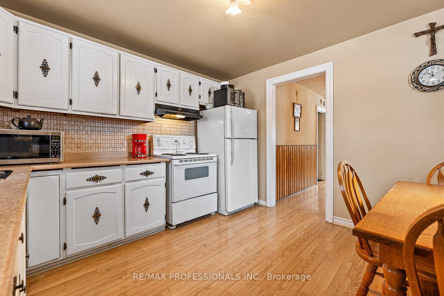Photo 11 of 31 Norton Boulevard, Caledon, Bolton East — HOMEH