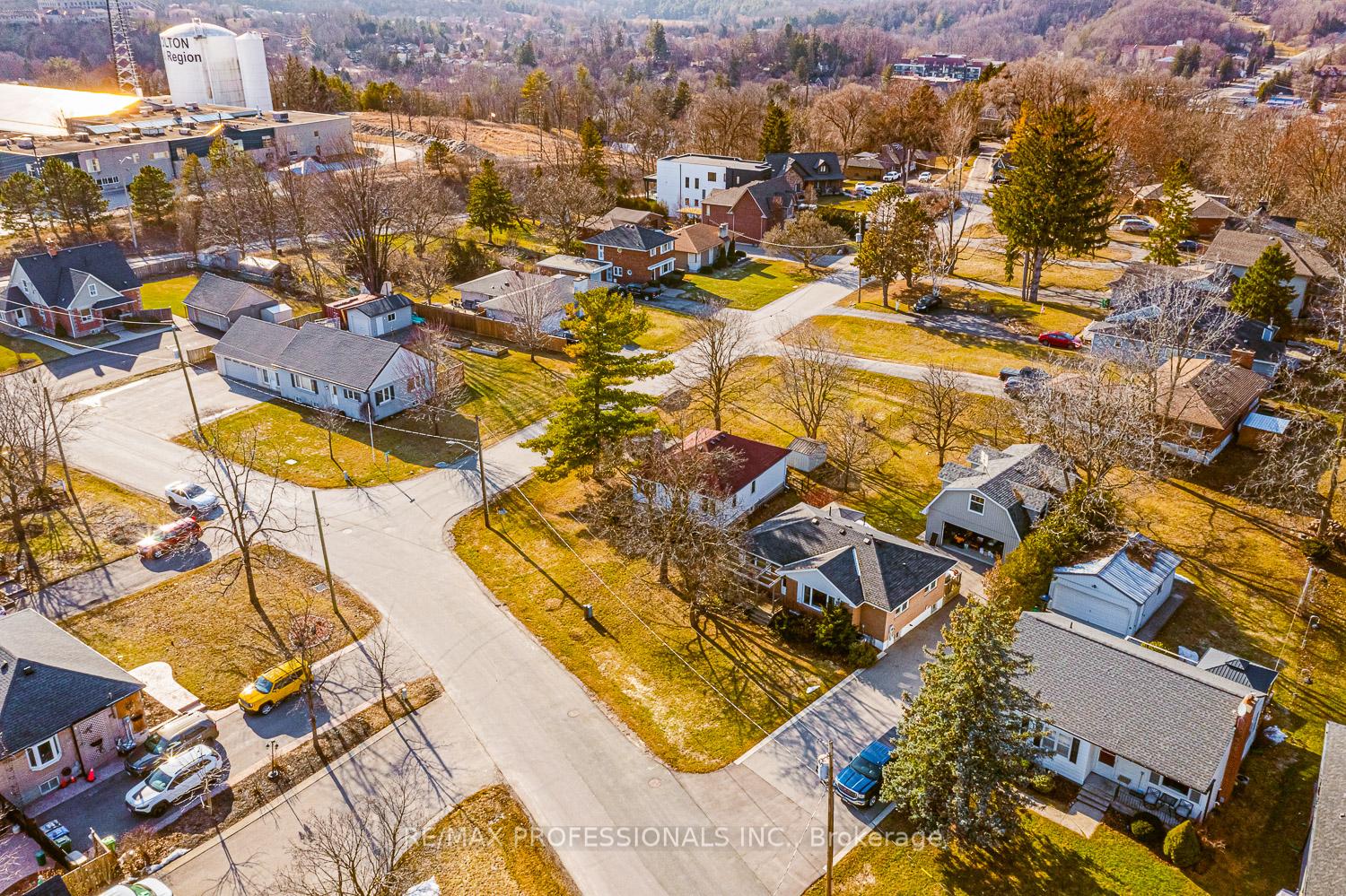 Photo 24 of 31 Norton Boulevard, Caledon, Bolton East — HOMEH