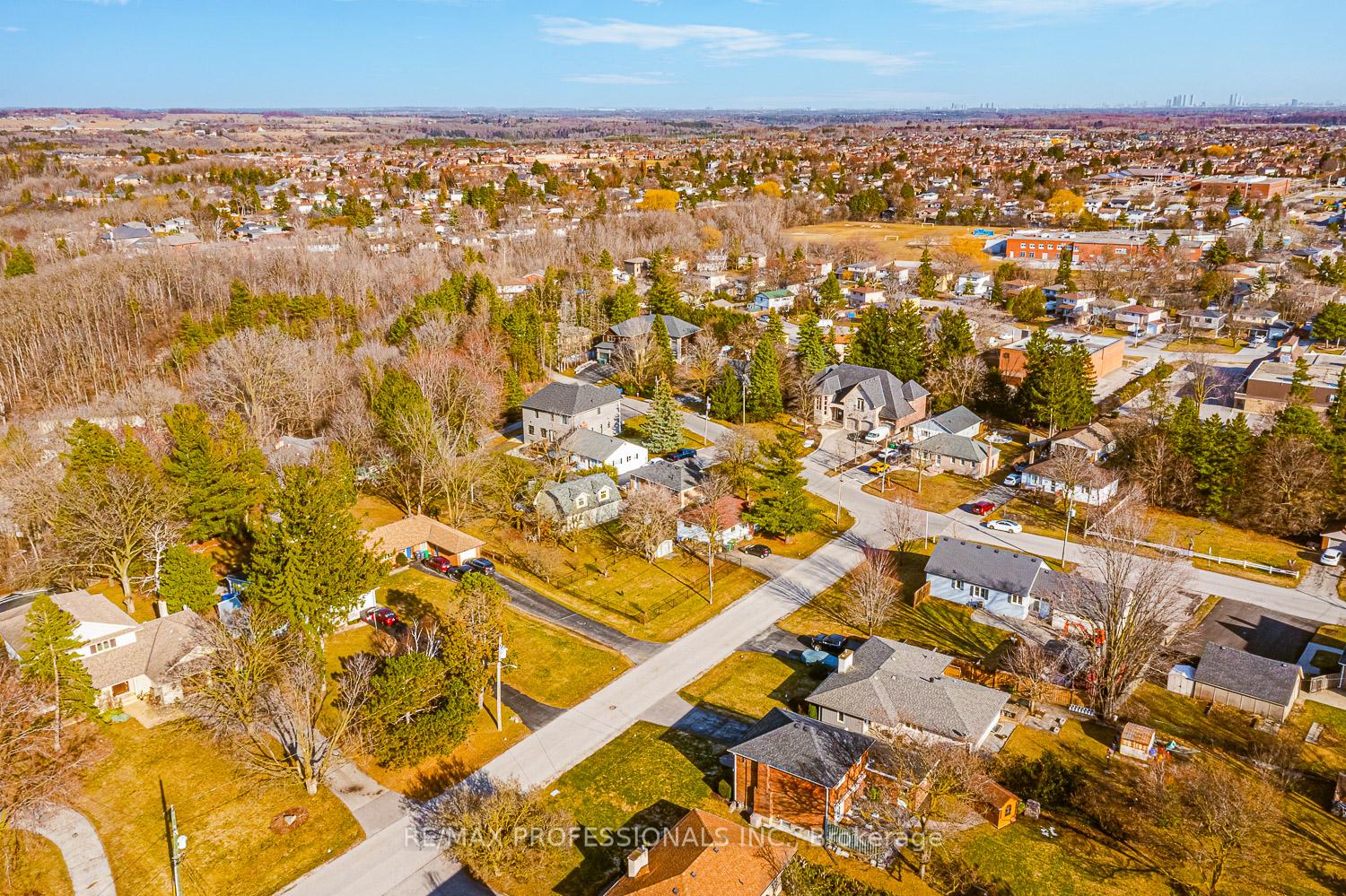 Photo 22 of 31 Norton Boulevard, Caledon, Bolton East — HOMEH