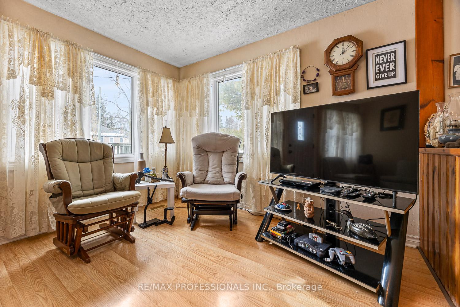 Photo 37 of 31 Norton Boulevard, Caledon, Bolton East — HOMEH