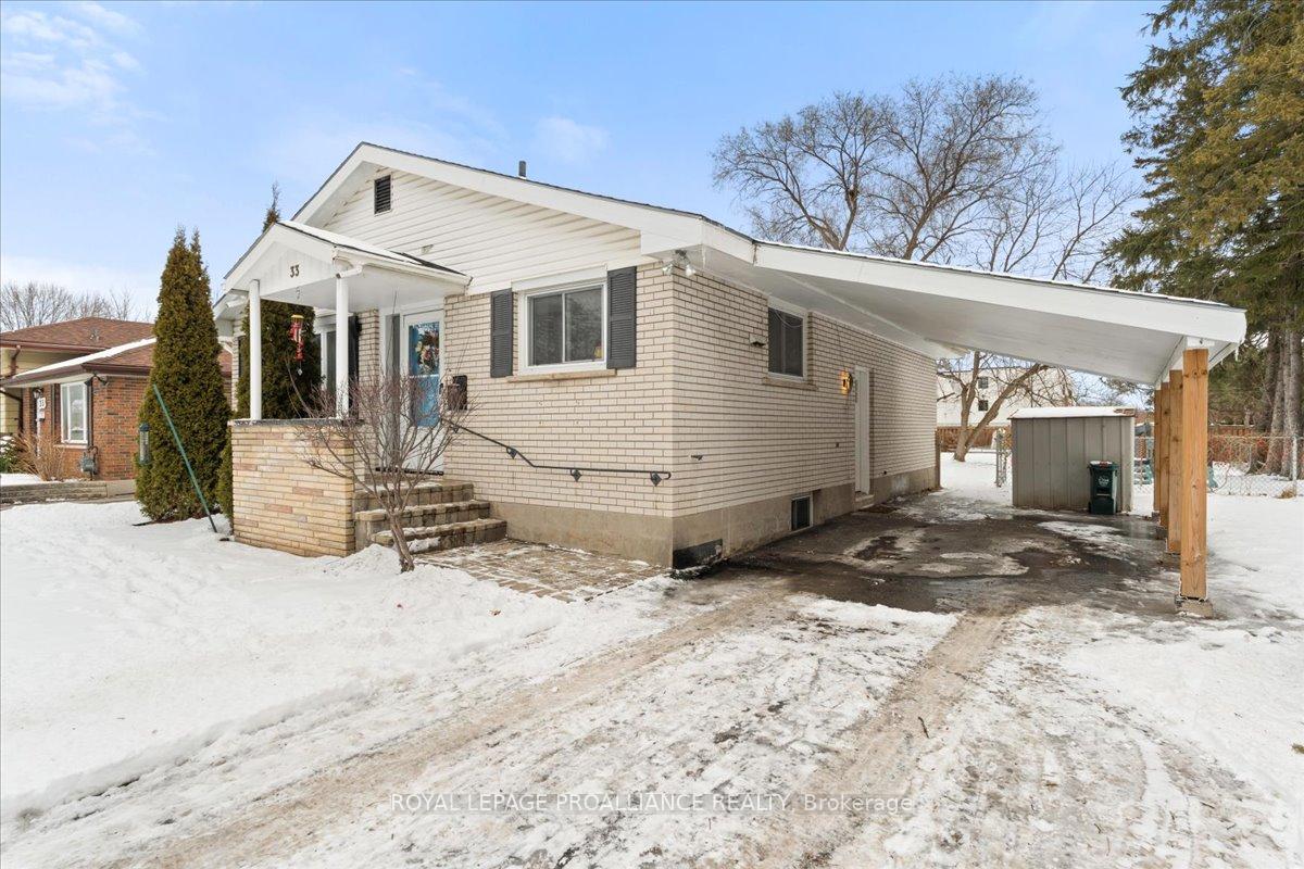 Photo 2 of 33 Village Drive, Belleville, Belleville Ward — HOMEH