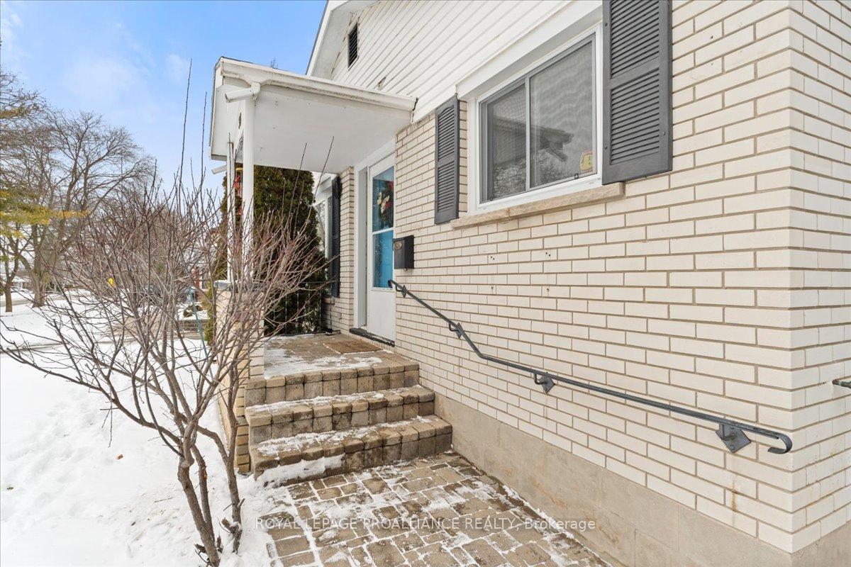 Photo 3 of 33 Village Drive, Belleville, Belleville Ward — HOMEH