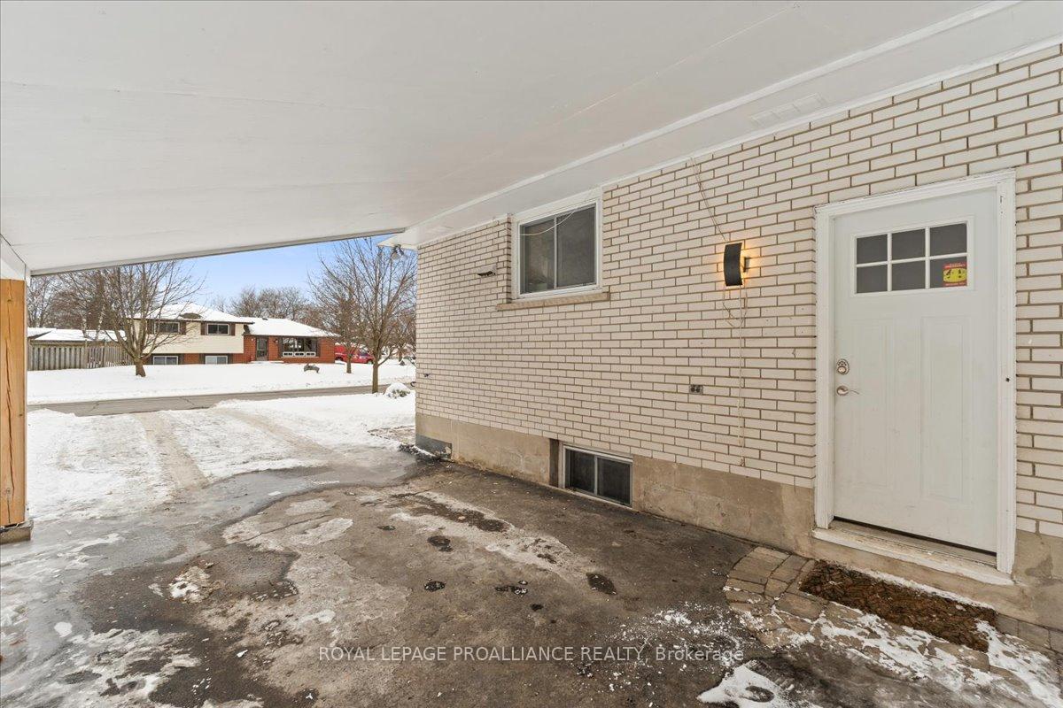 Photo 4 of 33 Village Drive, Belleville, Belleville Ward — HOMEH