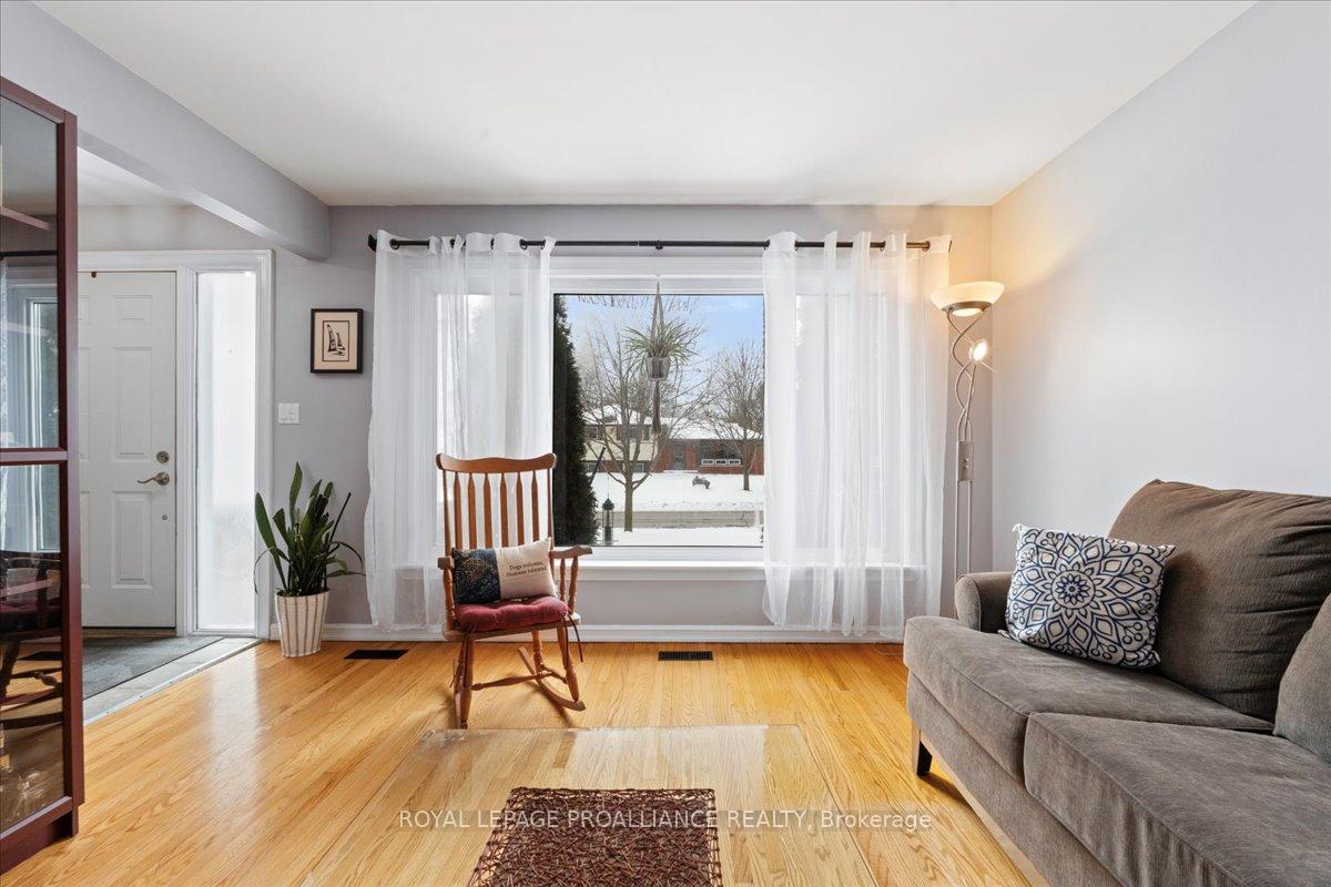 Photo 8 of 33 Village Drive, Belleville, Belleville Ward — HOMEH
