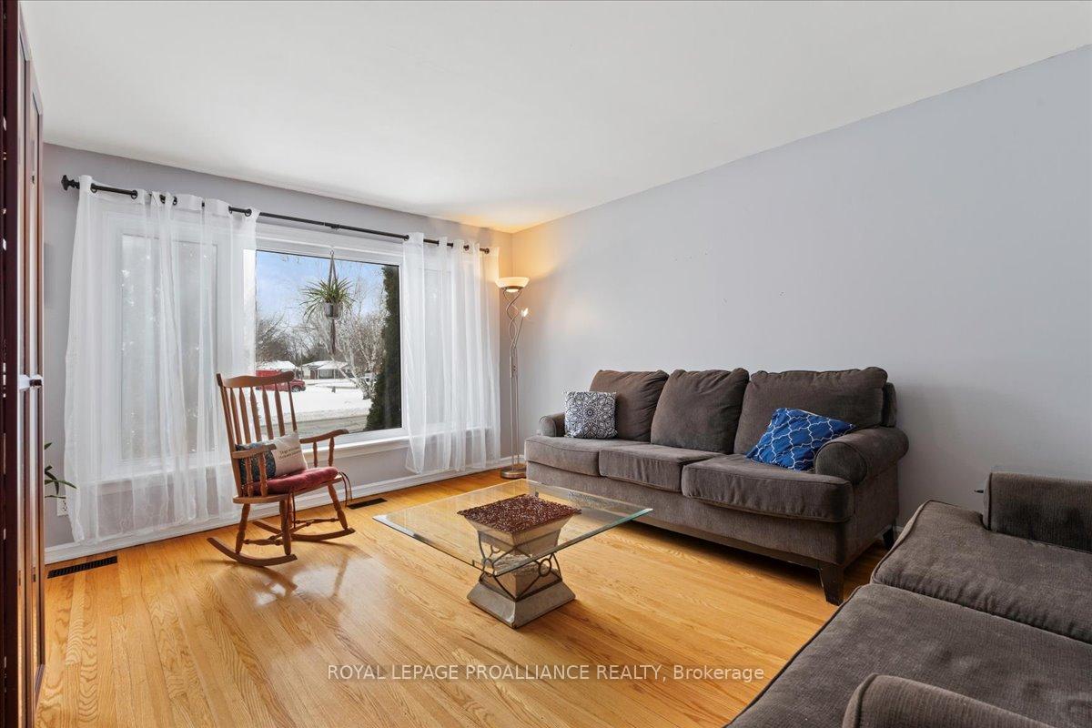 Photo 10 of 33 Village Drive, Belleville, Belleville Ward — HOMEH