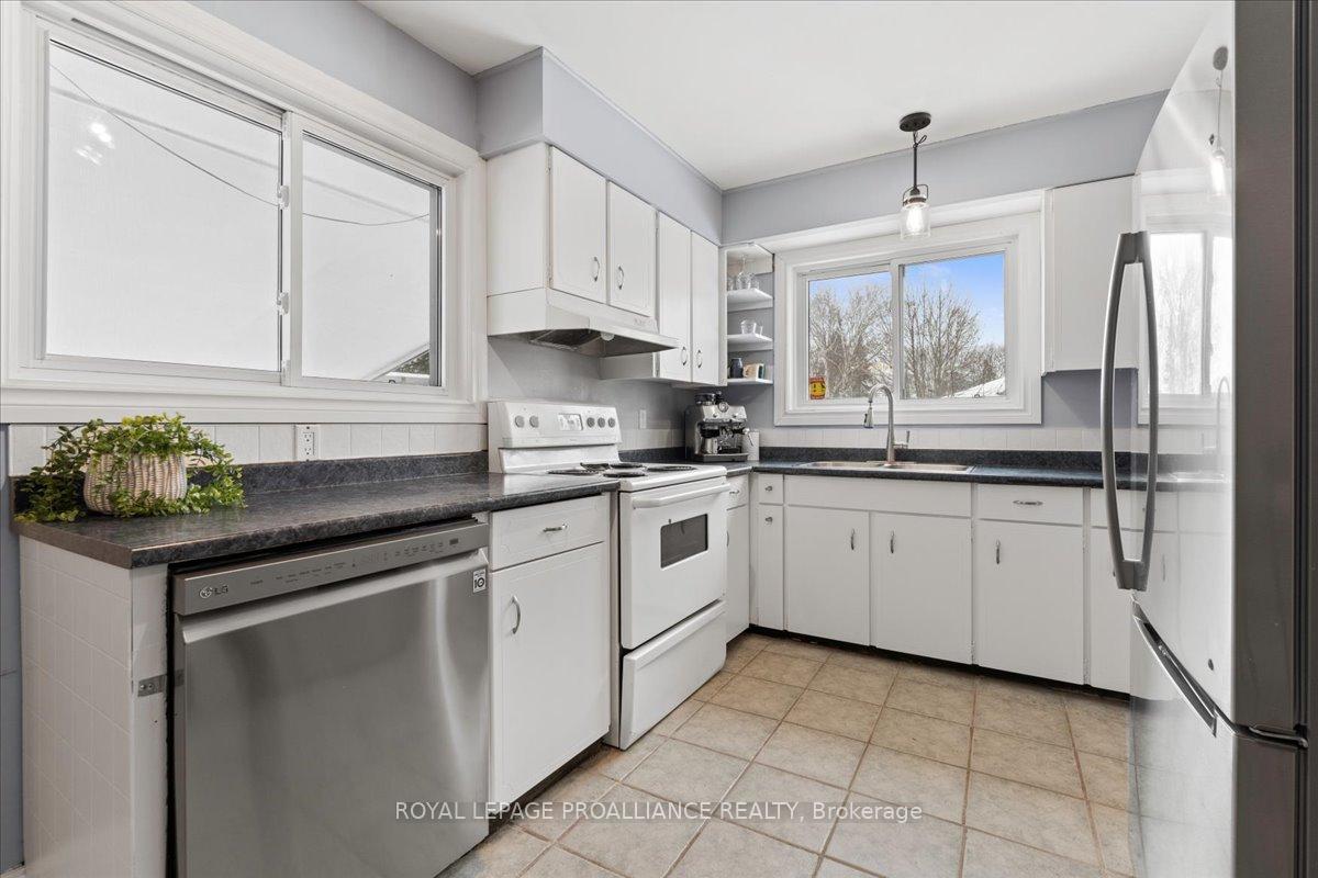 Photo 16 of 33 Village Drive, Belleville, Belleville Ward — HOMEH