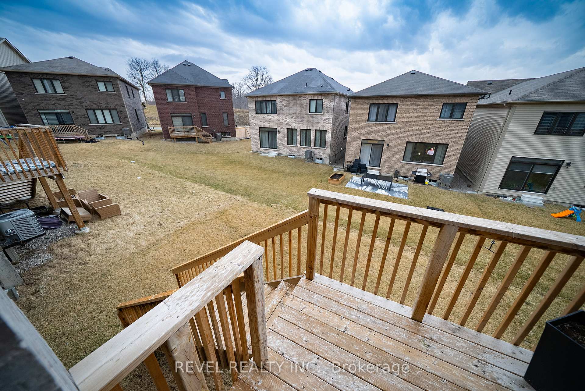 Photo 23 of 63 Santos Drive, Haldimand — HOMEH