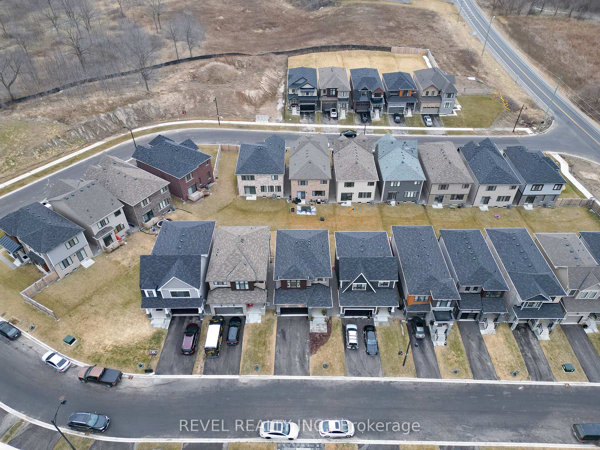 Photo 32 of 63 Santos Drive, Haldimand — HOMEH