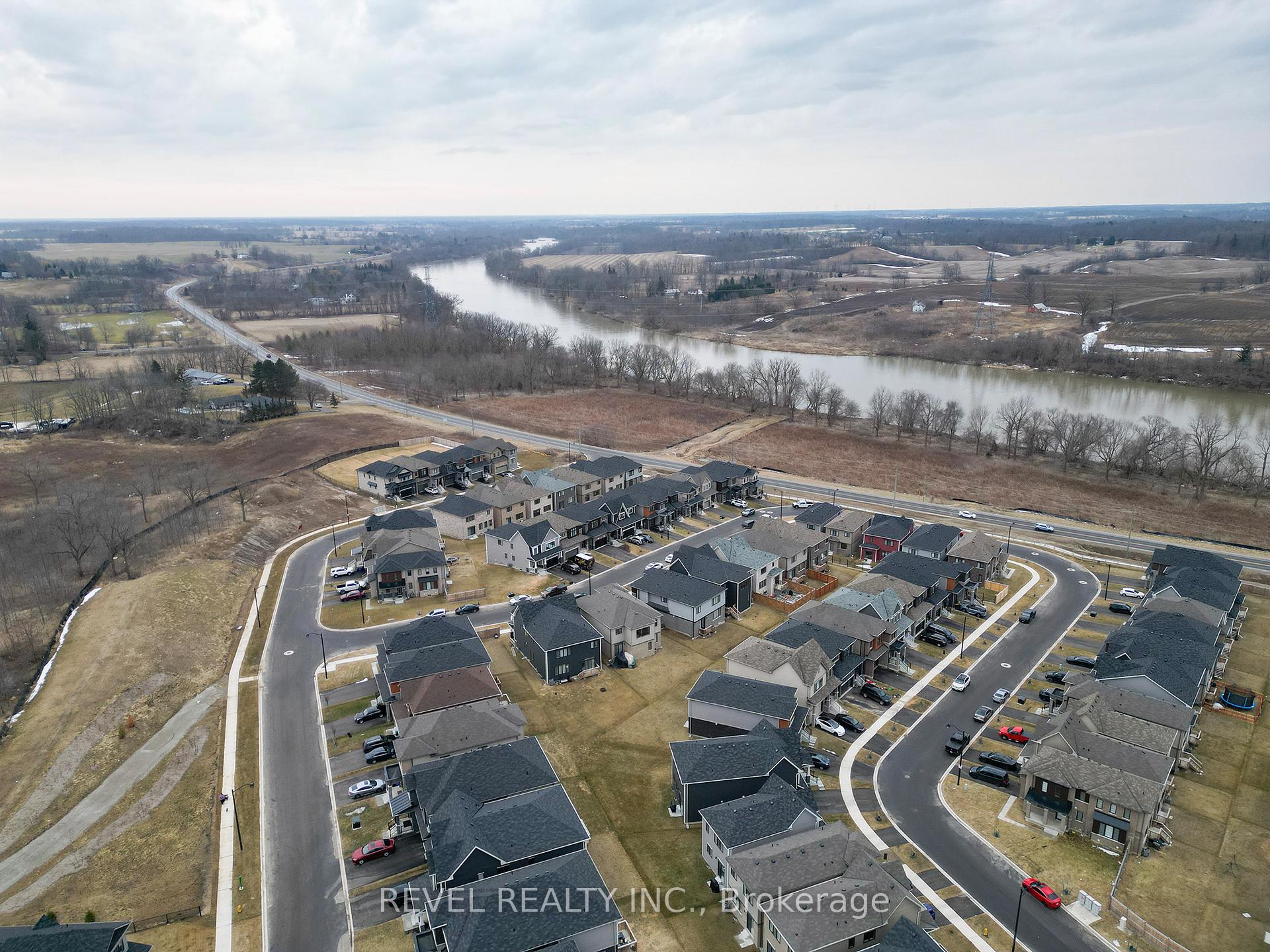 Photo 28 of 63 Santos Drive, Haldimand — HOMEH