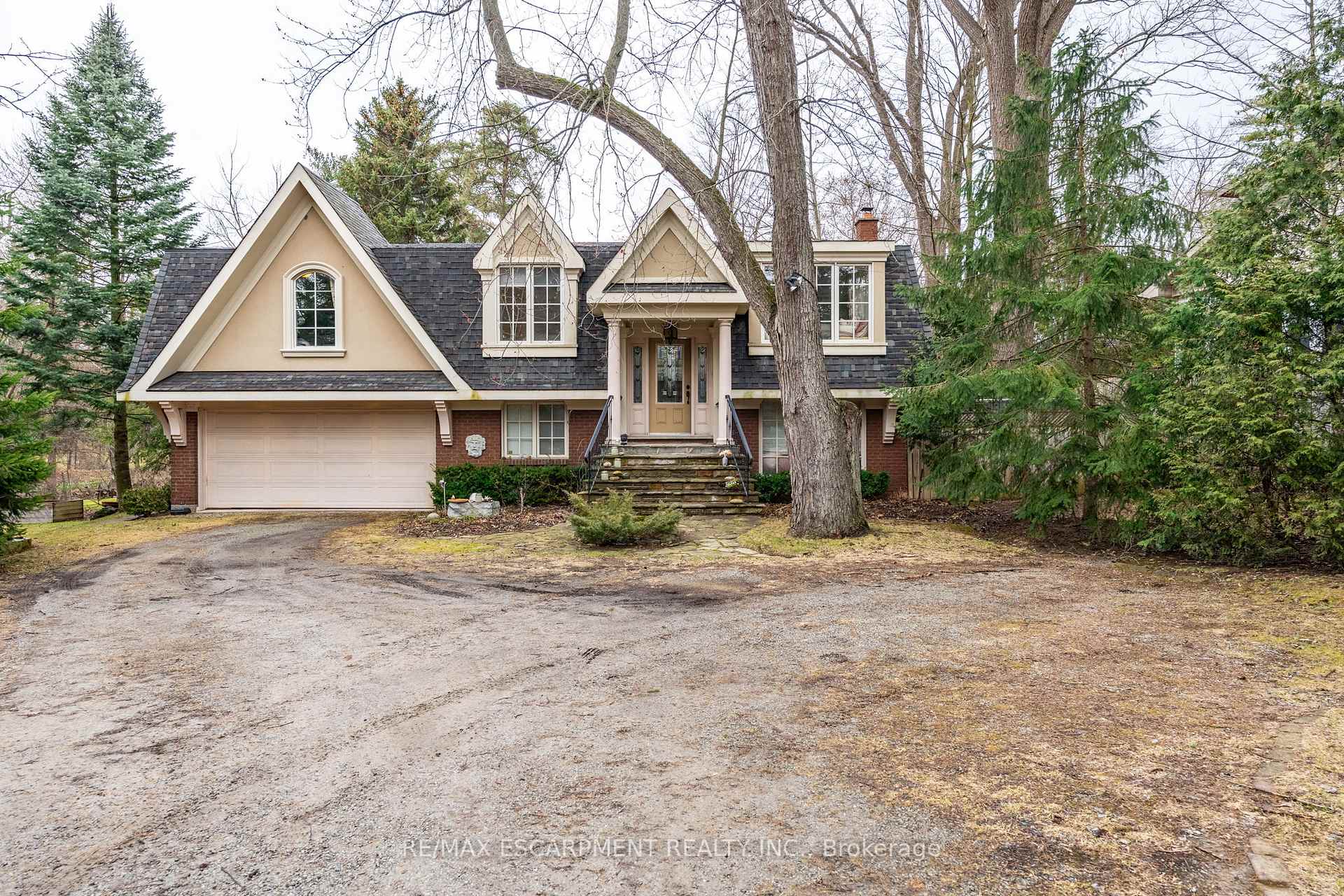 Photo 1 of 121 Mohawk Road, Hamilton, Ancaster — HOMEH