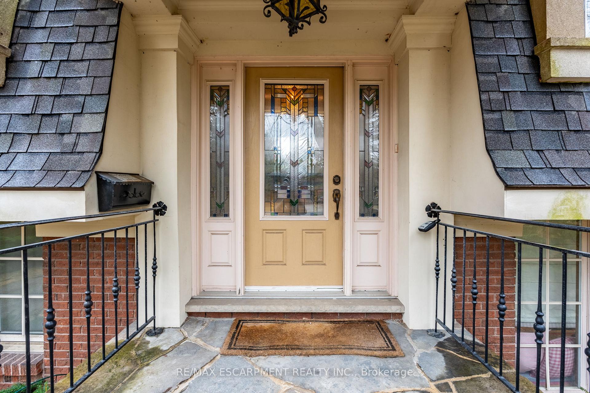 Photo 3 of 121 Mohawk Road, Hamilton, Ancaster — HOMEH