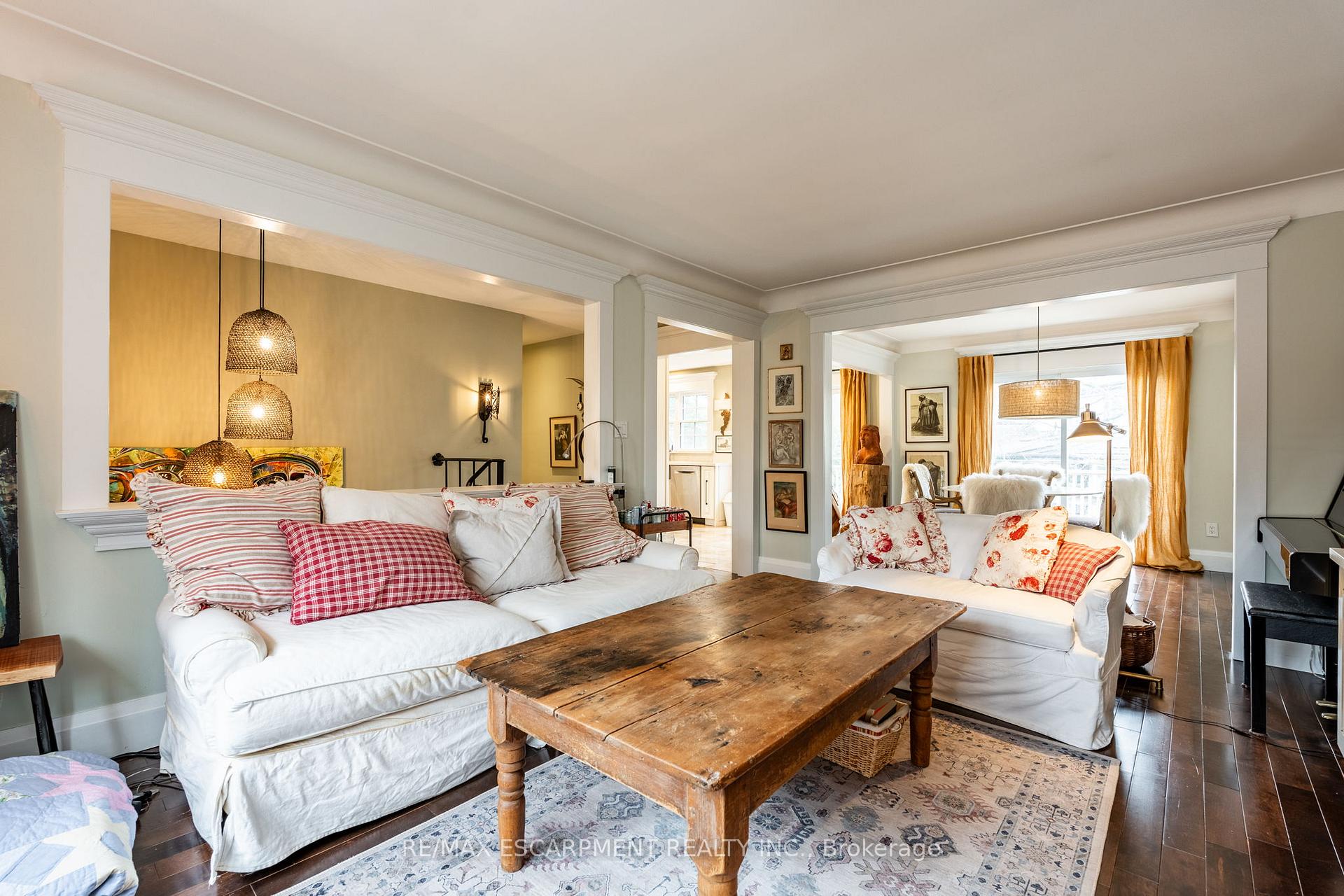 Photo 5 of 121 Mohawk Road, Hamilton, Ancaster — HOMEH