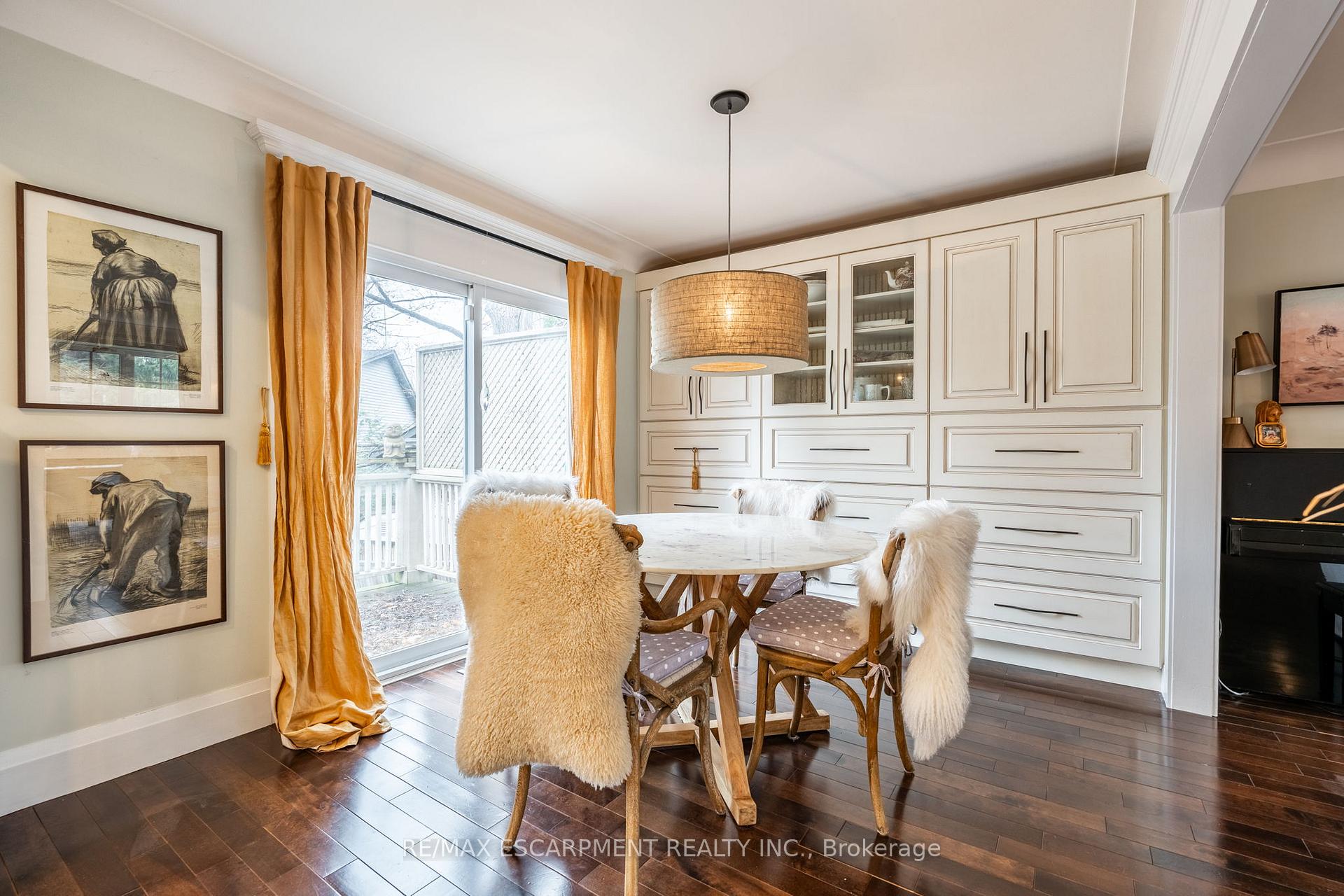 Photo 10 of 121 Mohawk Road, Hamilton, Ancaster — HOMEH