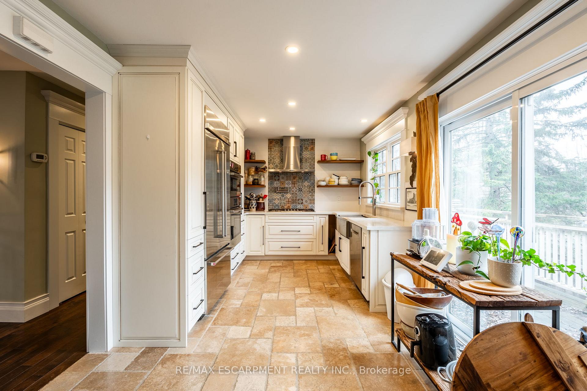 Photo 15 of 121 Mohawk Road, Hamilton, Ancaster — HOMEH