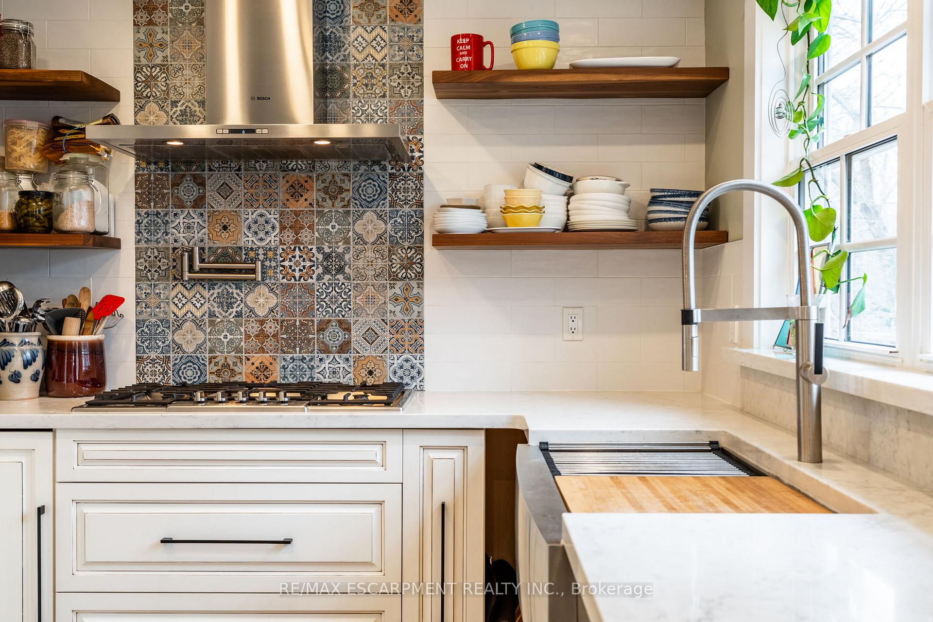 Photo 8 of 121 Mohawk Road, Hamilton, Ancaster — HOMEH