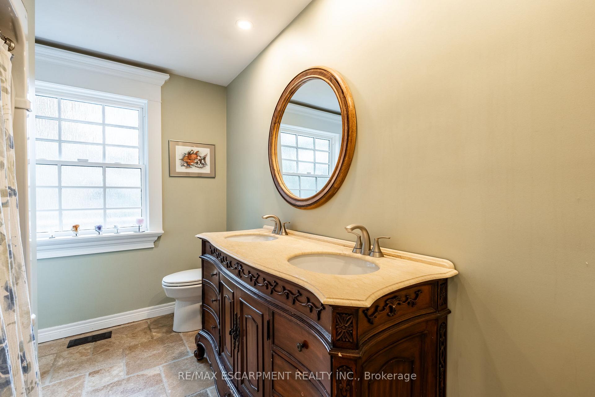 Photo 17 of 121 Mohawk Road, Hamilton, Ancaster — HOMEH