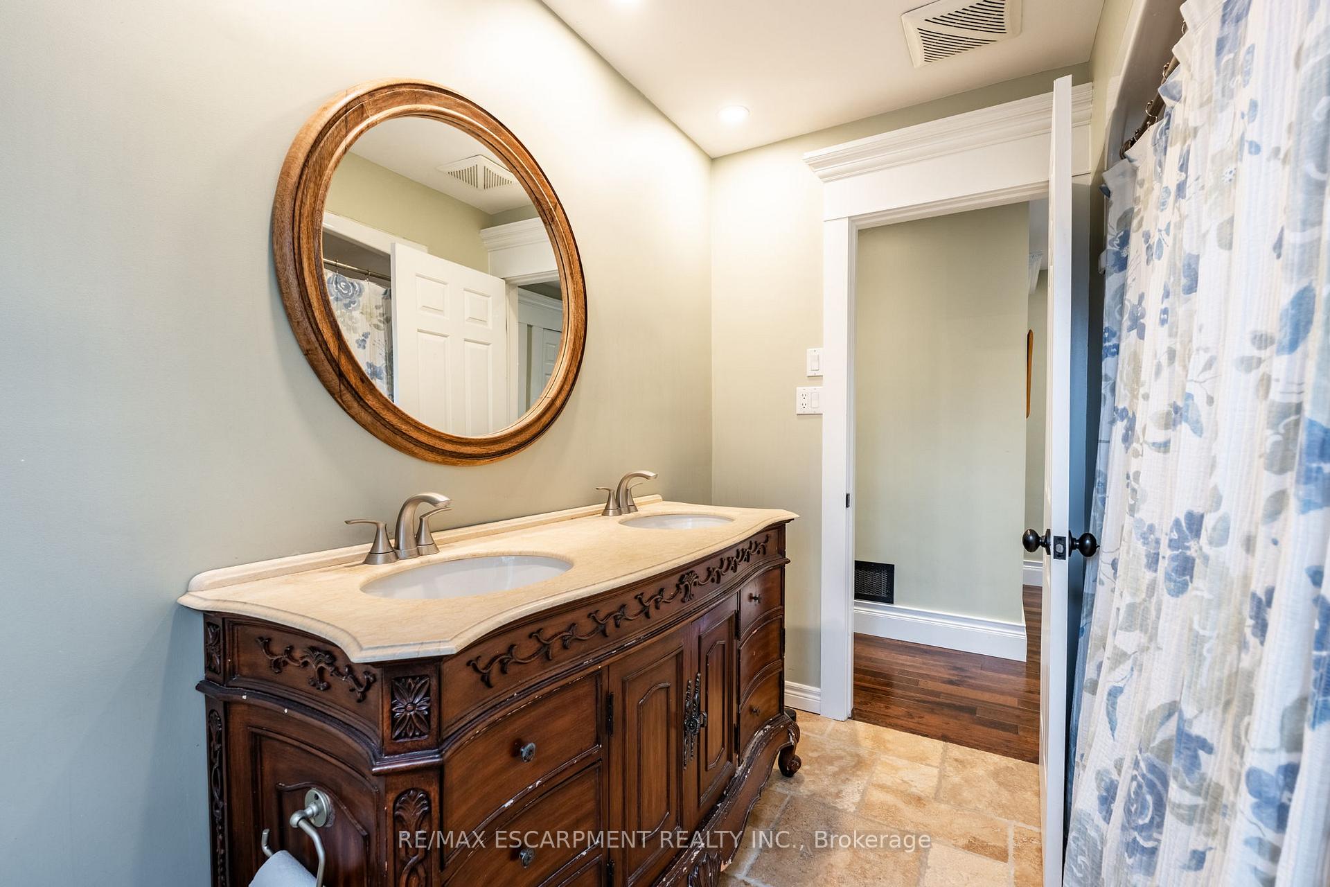 Photo 47 of 121 Mohawk Road, Hamilton, Ancaster — HOMEH