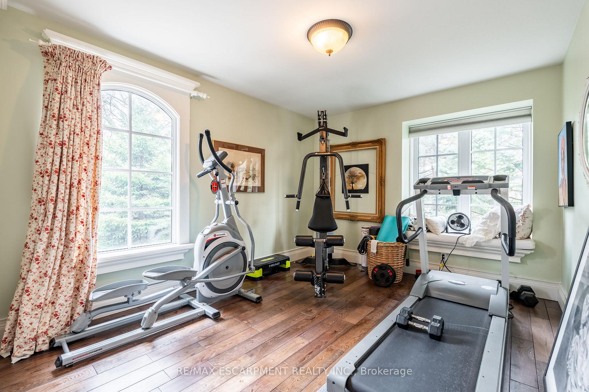 Photo 21 of 121 Mohawk Road, Hamilton, Ancaster — HOMEH