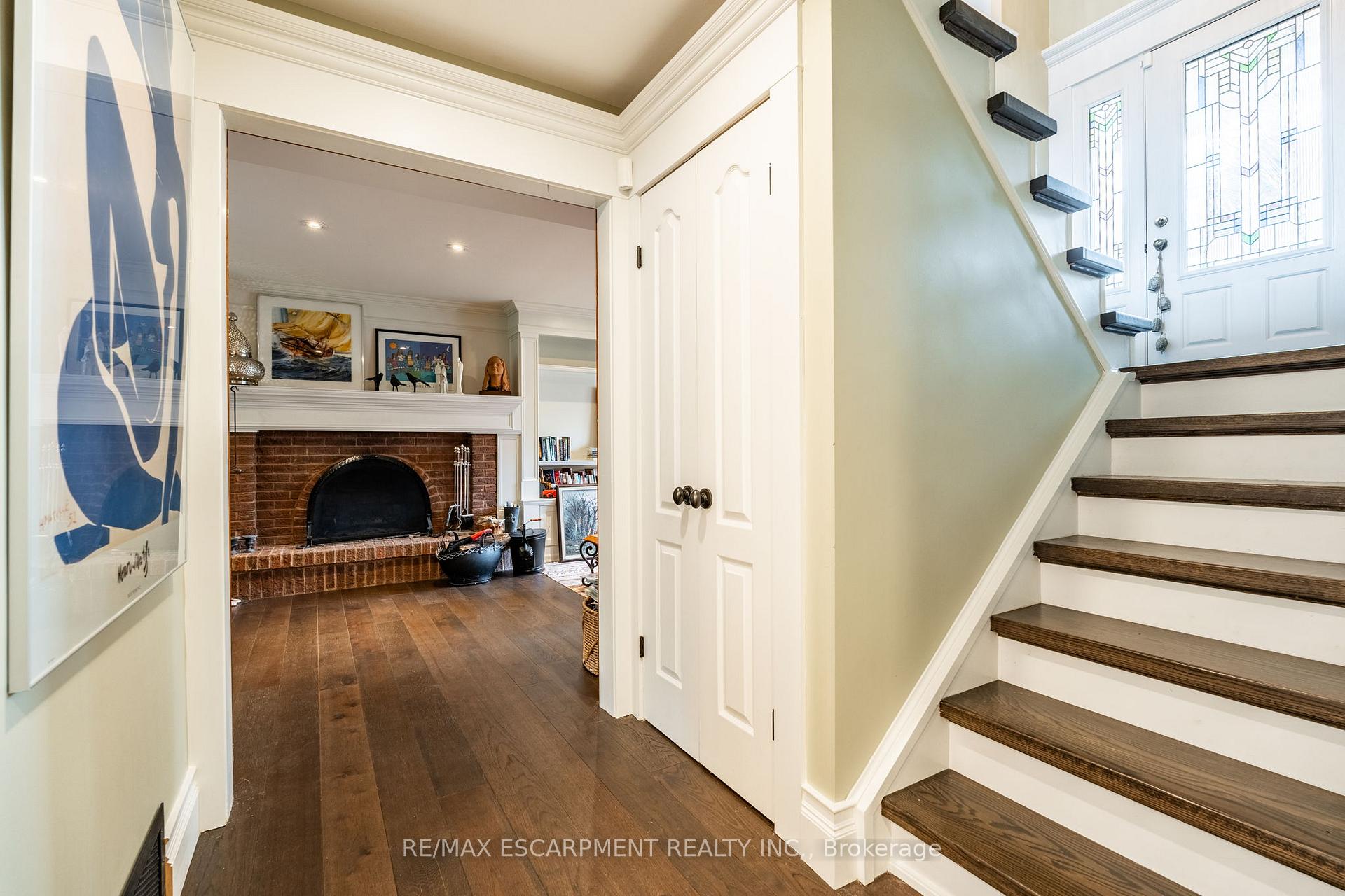 Photo 23 of 121 Mohawk Road, Hamilton, Ancaster — HOMEH