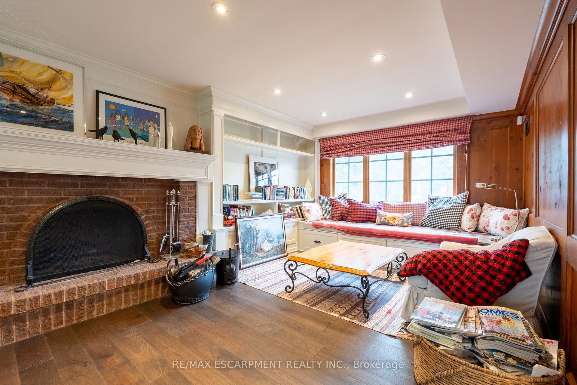 Photo 25 of 121 Mohawk Road, Hamilton, Ancaster — HOMEH
