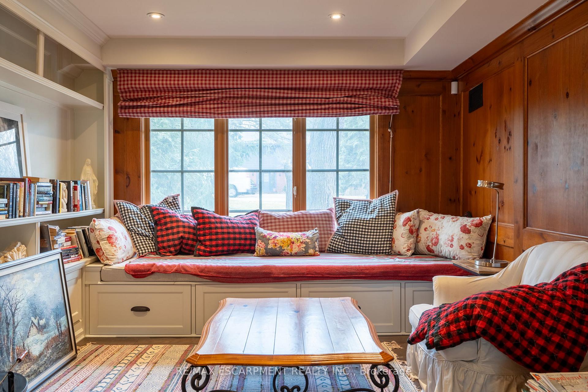 Photo 27 of 121 Mohawk Road, Hamilton, Ancaster — HOMEH