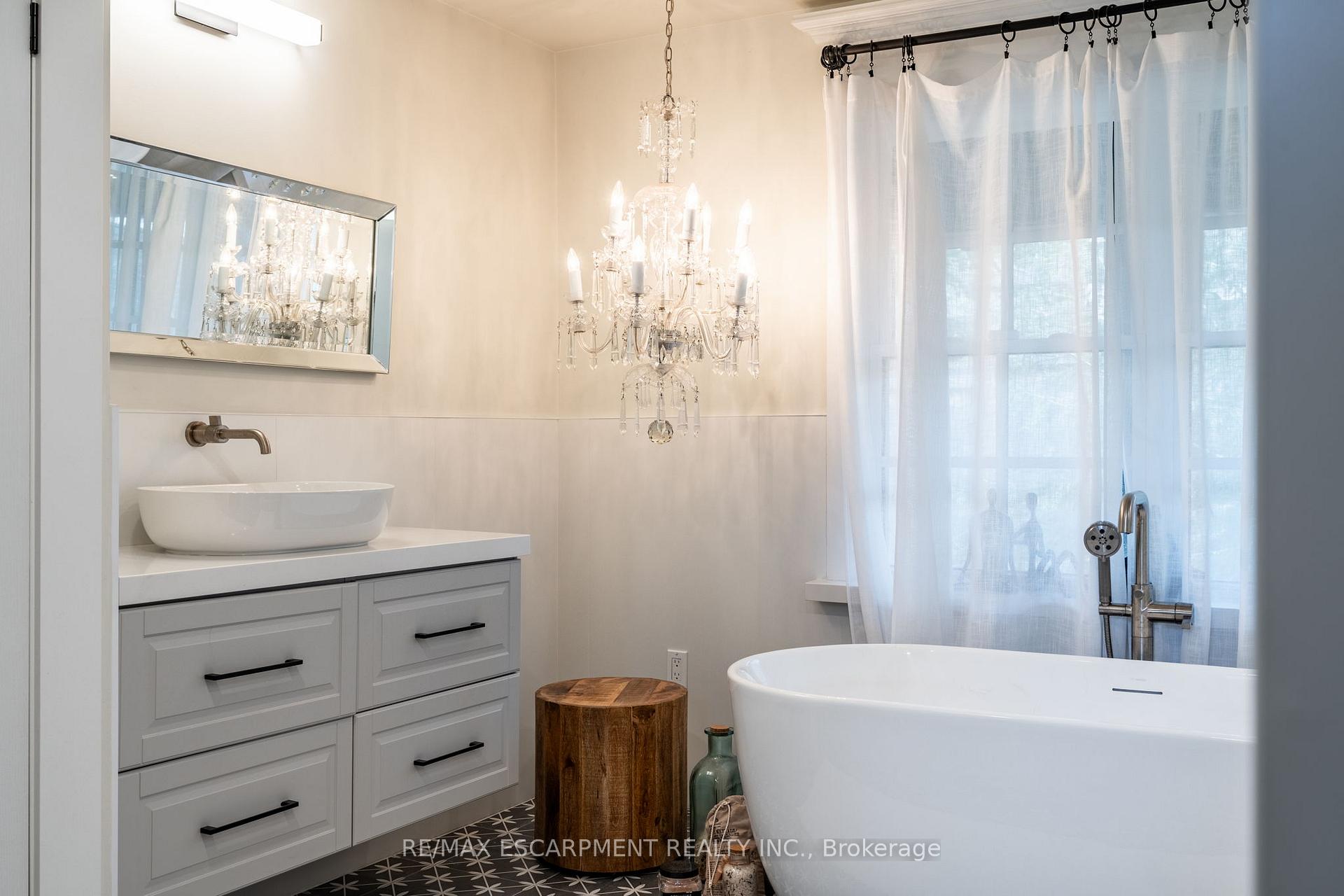 Photo 28 of 121 Mohawk Road, Hamilton, Ancaster — HOMEH
