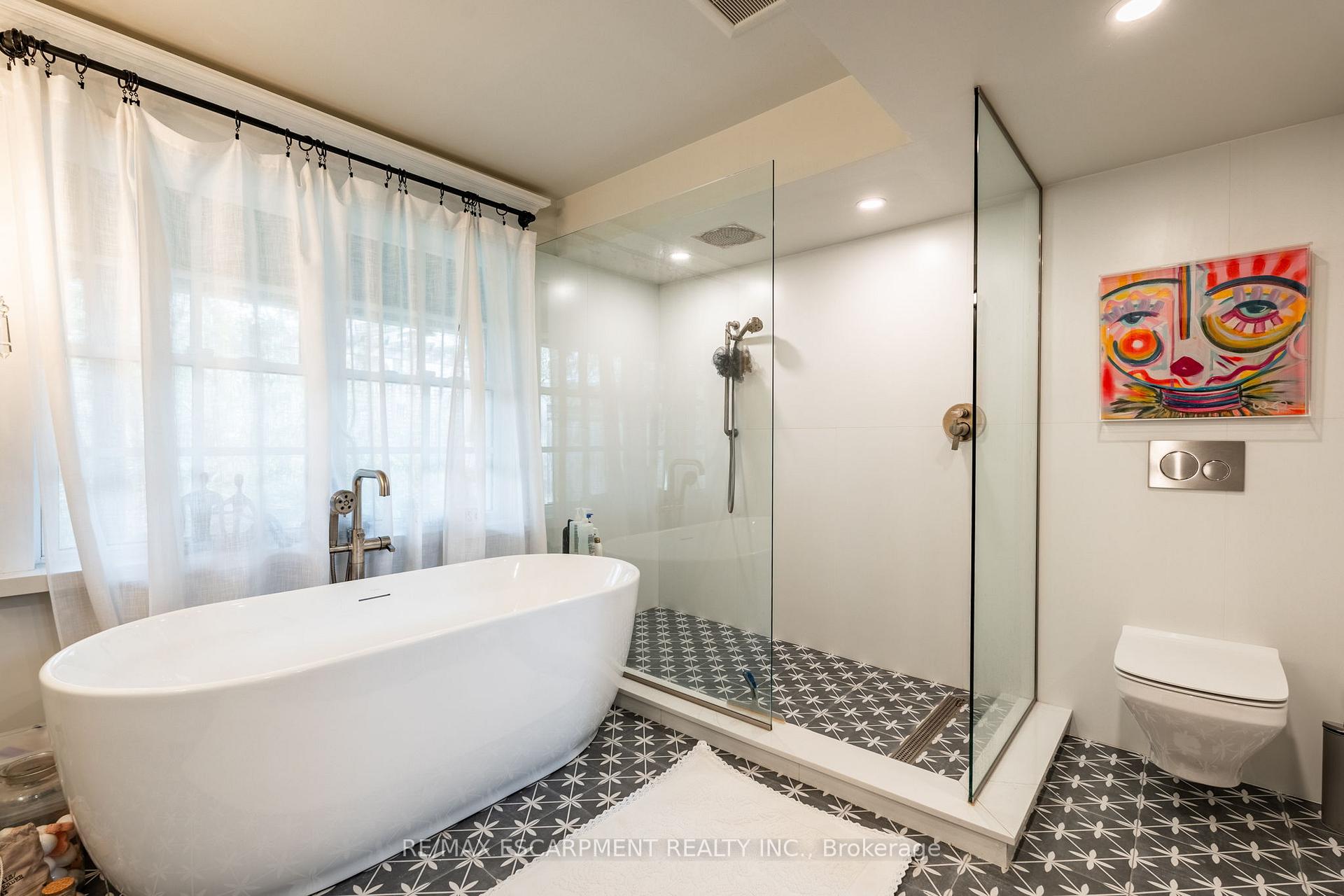 Photo 30 of 121 Mohawk Road, Hamilton, Ancaster — HOMEH