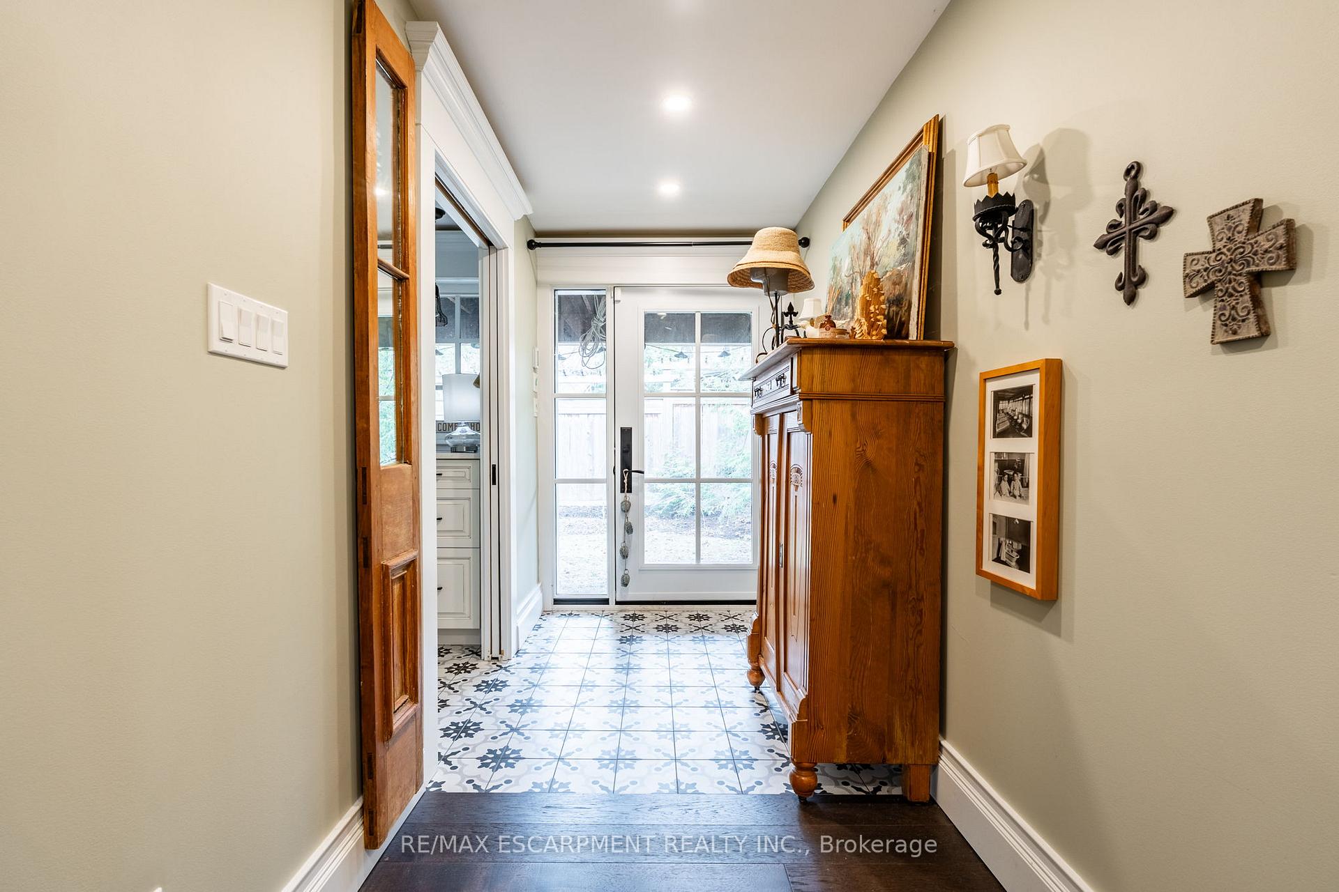 Photo 31 of 121 Mohawk Road, Hamilton, Ancaster — HOMEH
