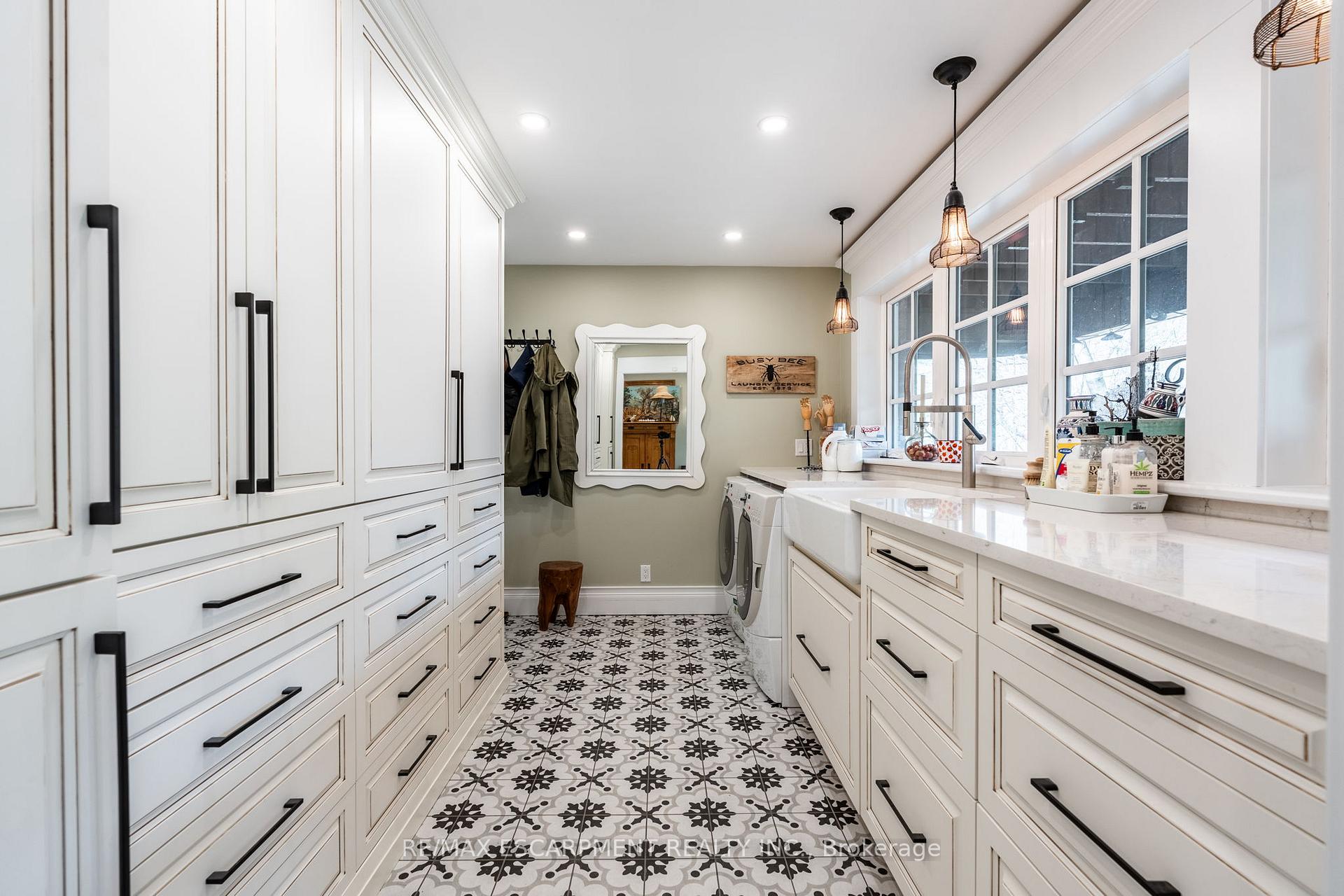 Photo 38 of 121 Mohawk Road, Hamilton, Ancaster — HOMEH