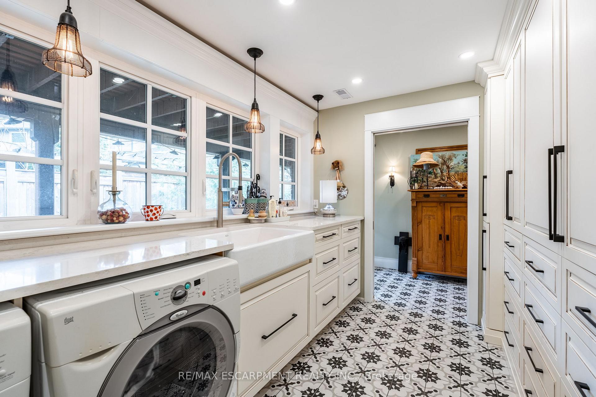 Photo 35 of 121 Mohawk Road, Hamilton, Ancaster — HOMEH
