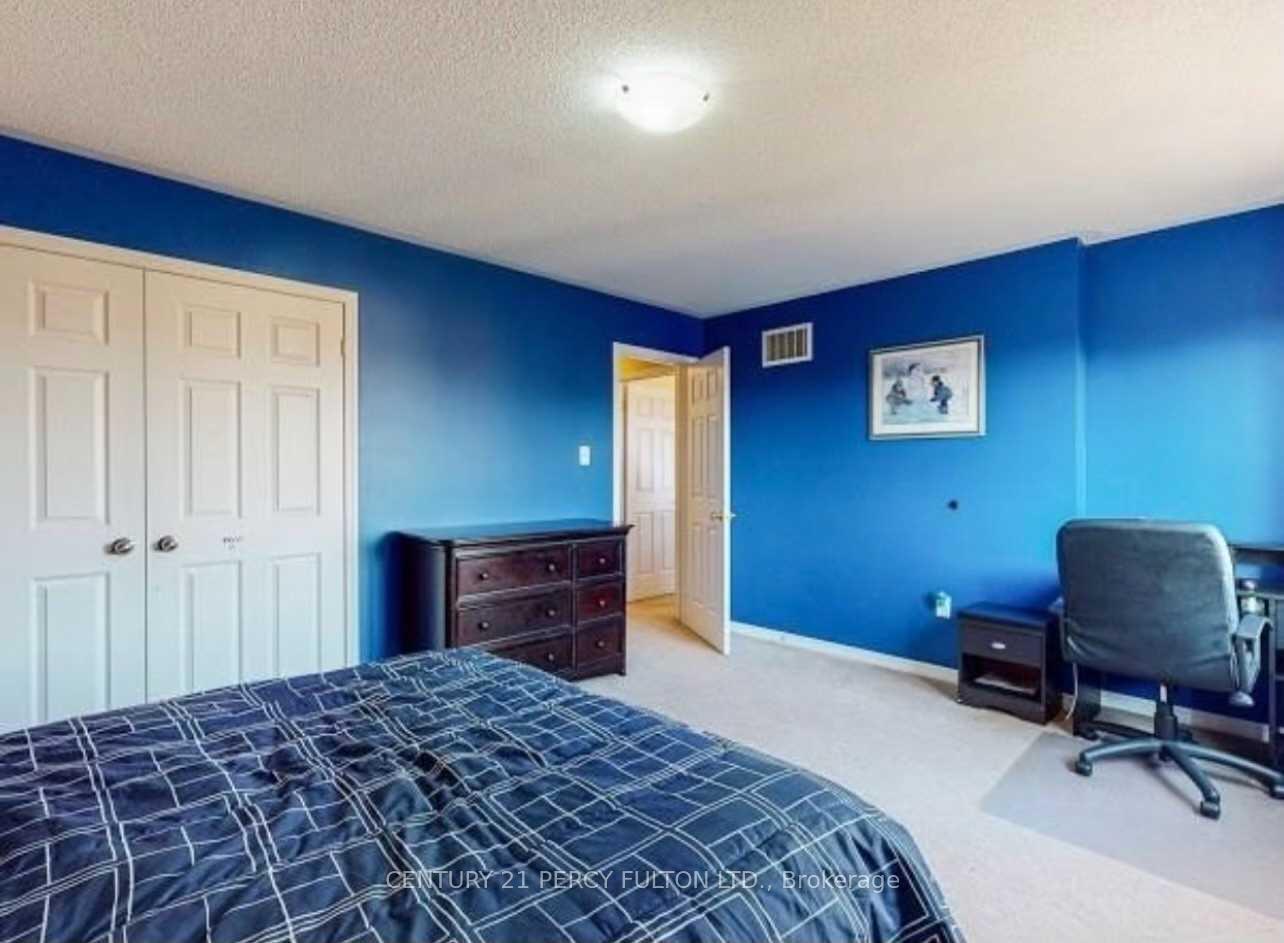 Photo 5 of 91 Laprade Square, Clarington, Bowmanville — HOMEH